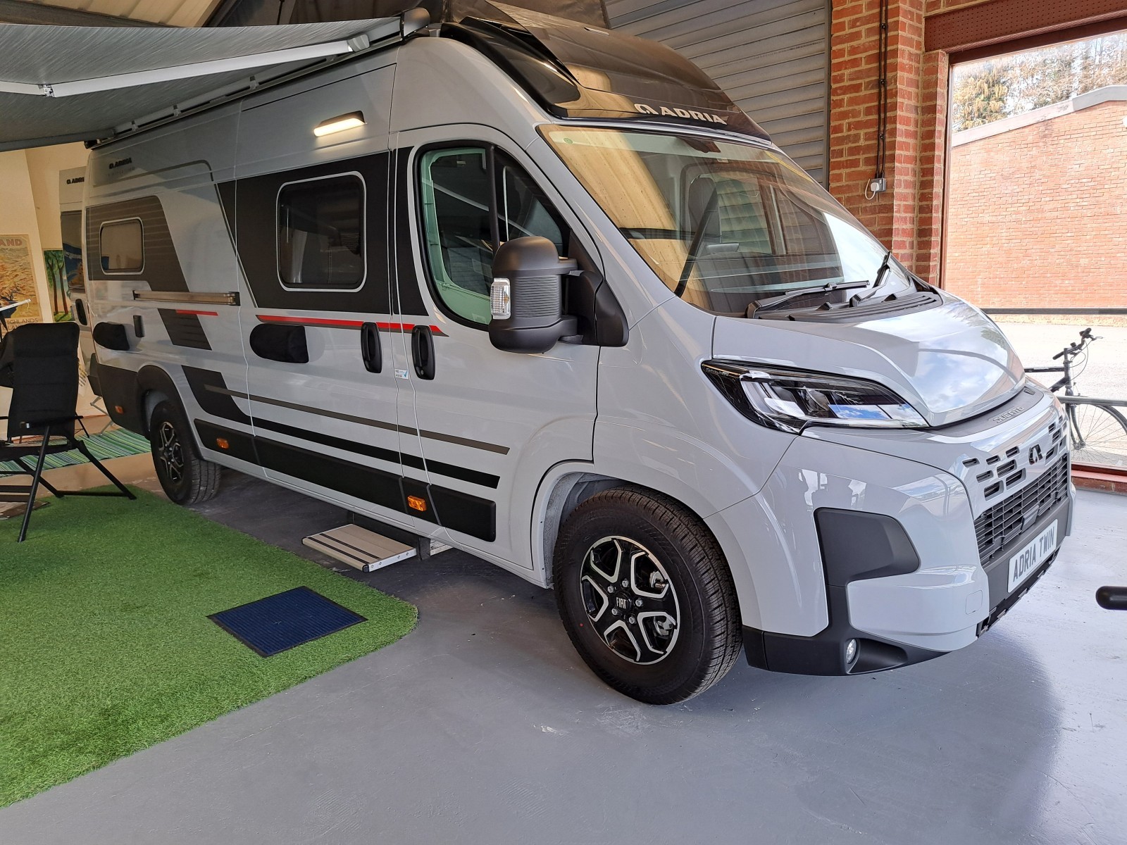 Adria Twin - Photo 1