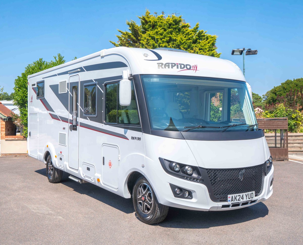 Rapido 8096DF Ultimate Line 180BHP Auto - Exterior - Front