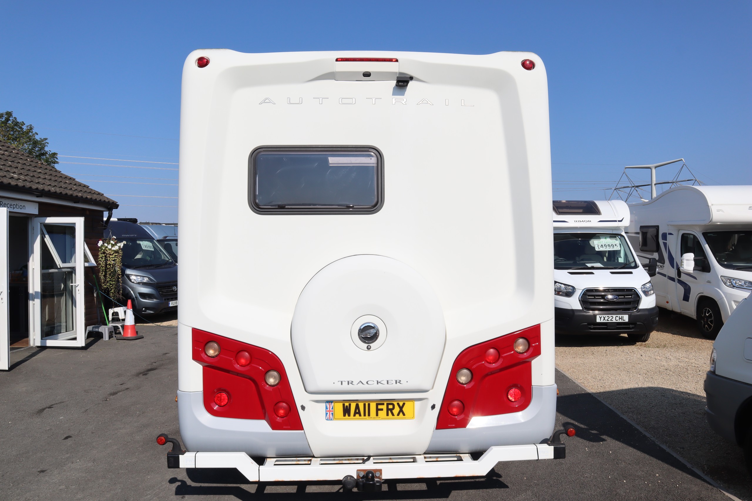 Auto-Trail Tracker EKS Lo-Line Tracker EKS, 2 Berth, 2 Belts, MOT, 12 Months Warranty, Habitation Check