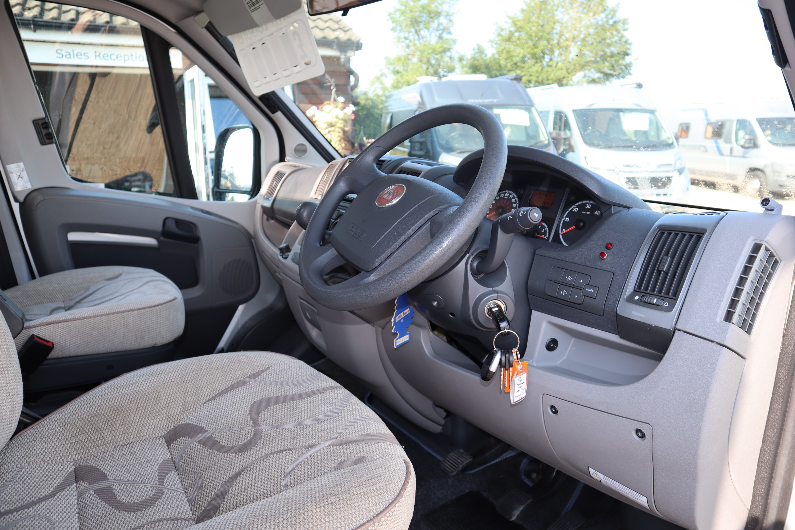 2011 Auto-Trail Tracker EKS Lo-Line Tracker EKS, , 2 Belts, MOT, 12 Months Warranty, Habitation Check
