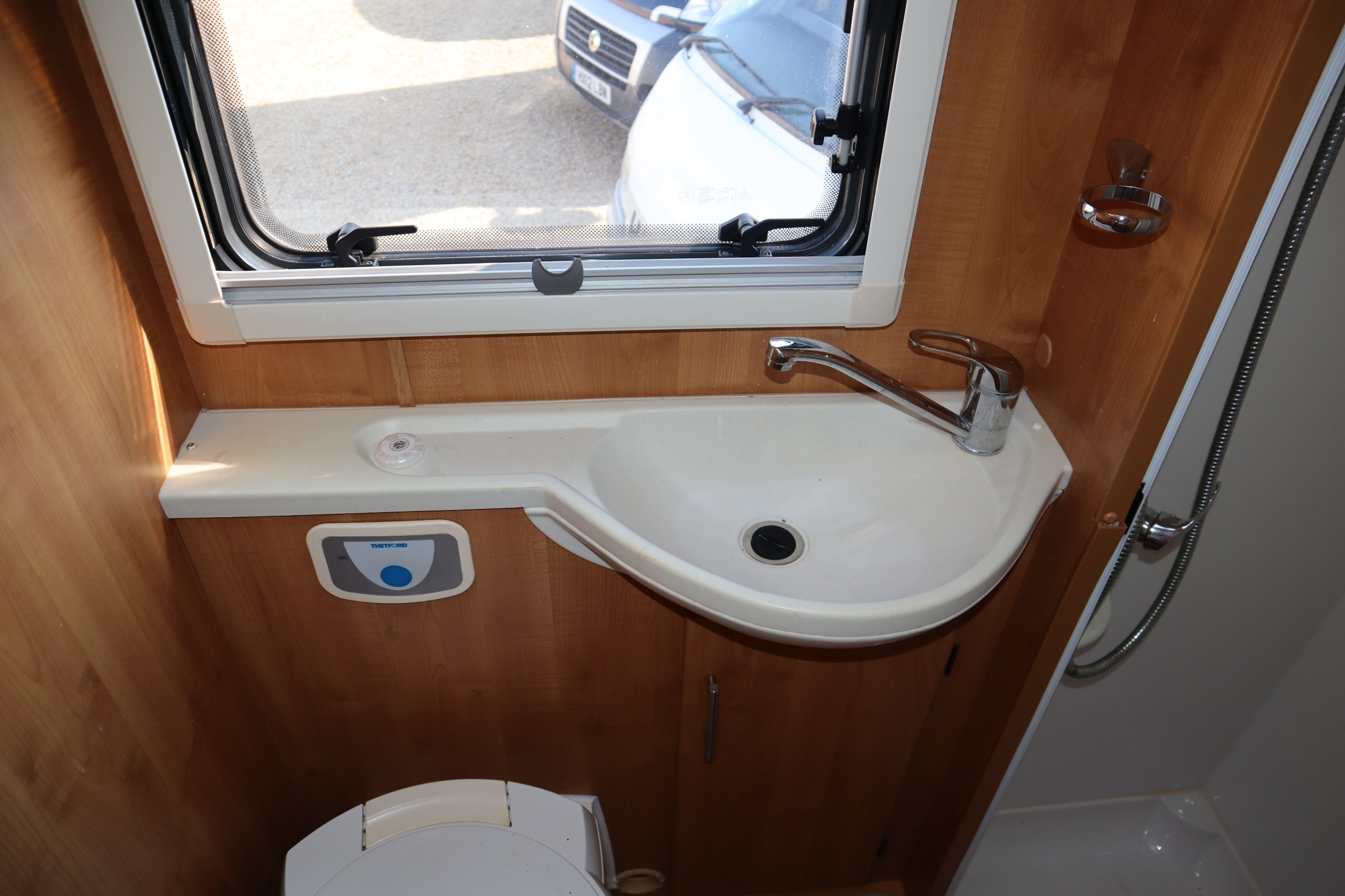 2011 Auto-Trail Tracker EKS Lo-Line Tracker EKS, , 2 Belts, MOT, 12 Months Warranty, Habitation Check