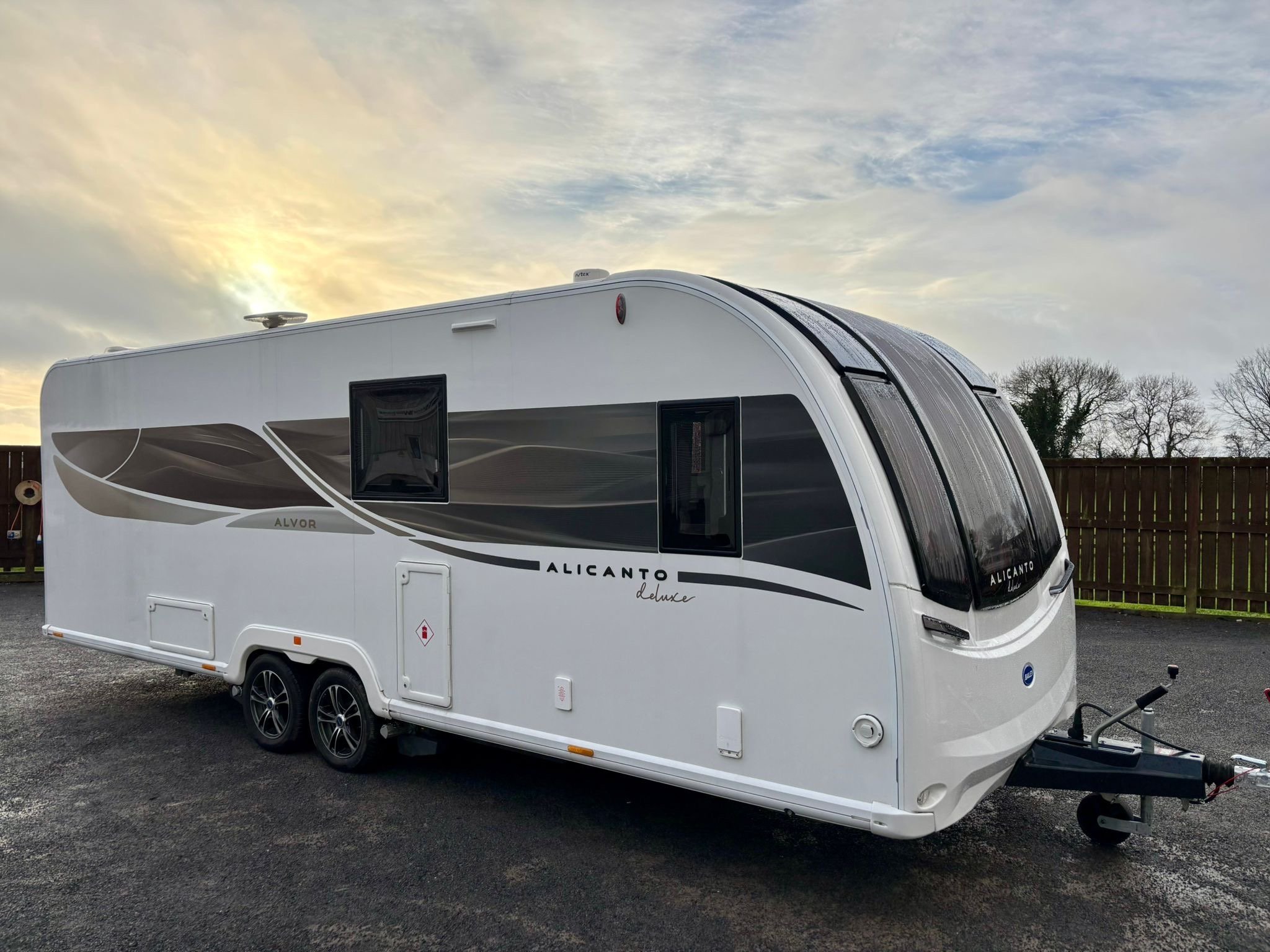 2025 Bailey Alicanto Grande Deluxe Alvor - Exterior - Front