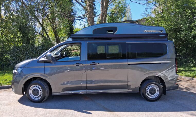 Volkswagen T7 LWB - Exterior - Side