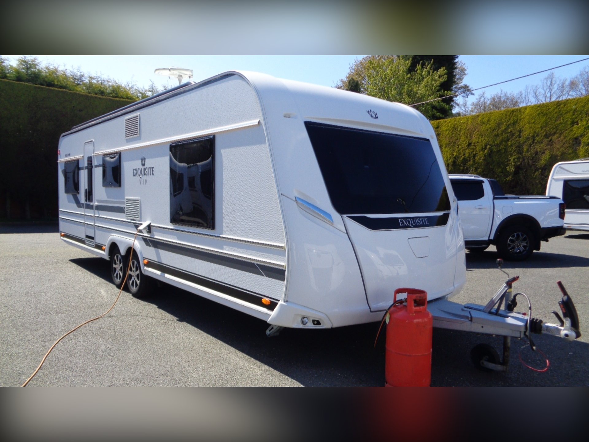 LMC 655 VIP Exquisit - Exterior - Front