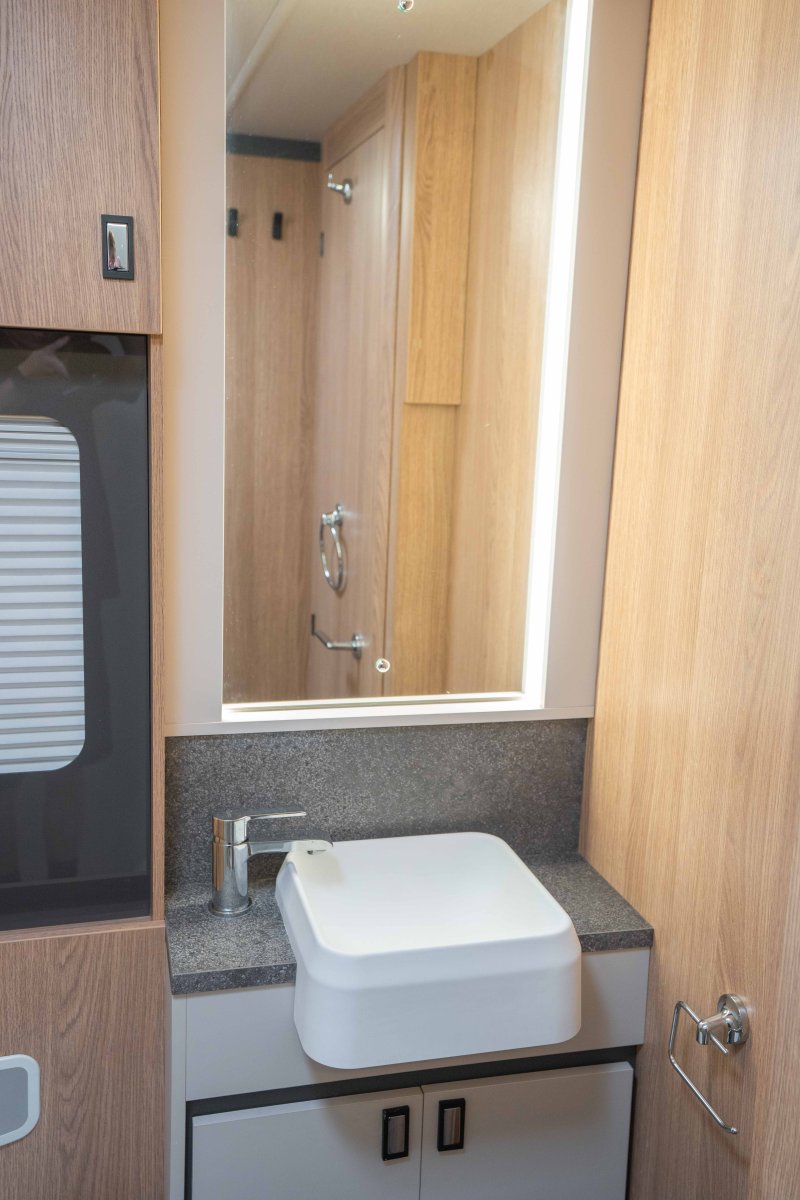 2024 Auto-Trail Excel 675B 170BHP Auto