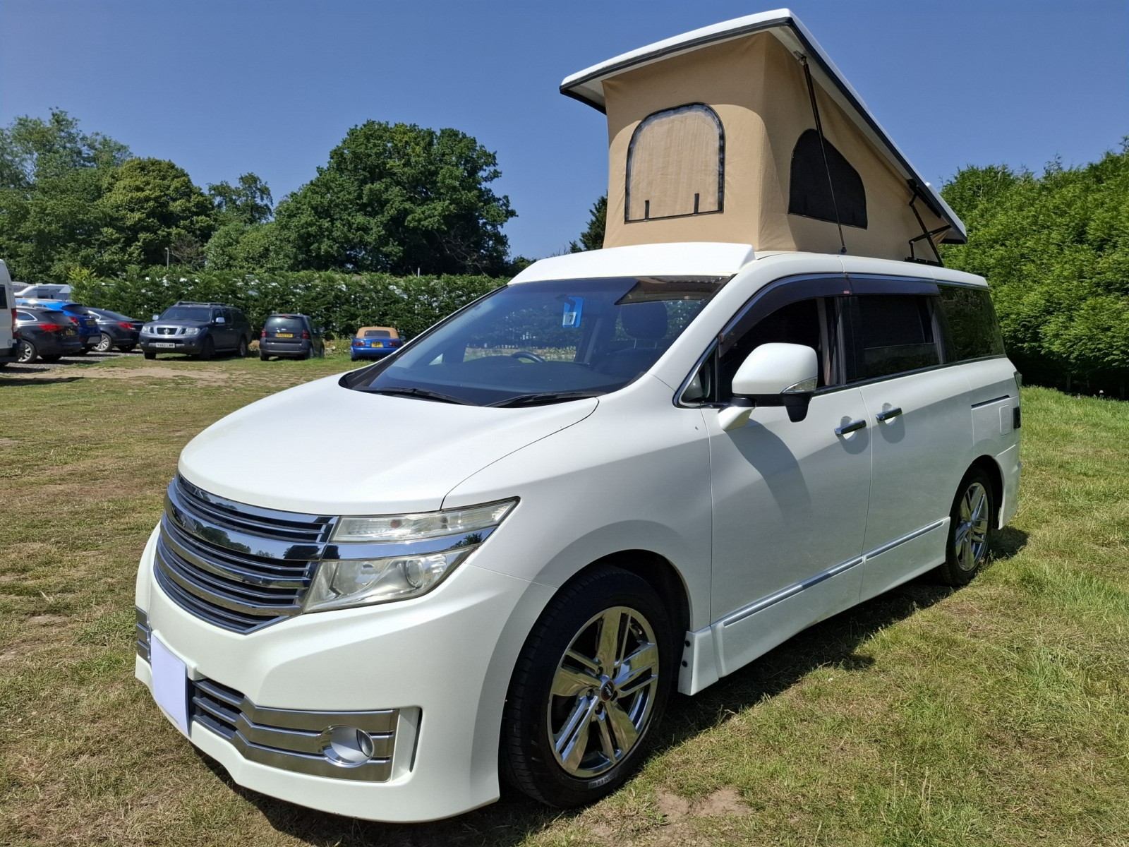 Nissan Elgrand E52 Highway Star - Exterior - Front