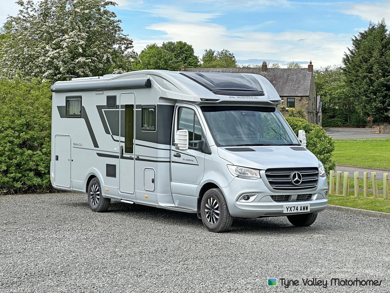 Adria Matrix Supreme MB 670 DC - Exterior - Front