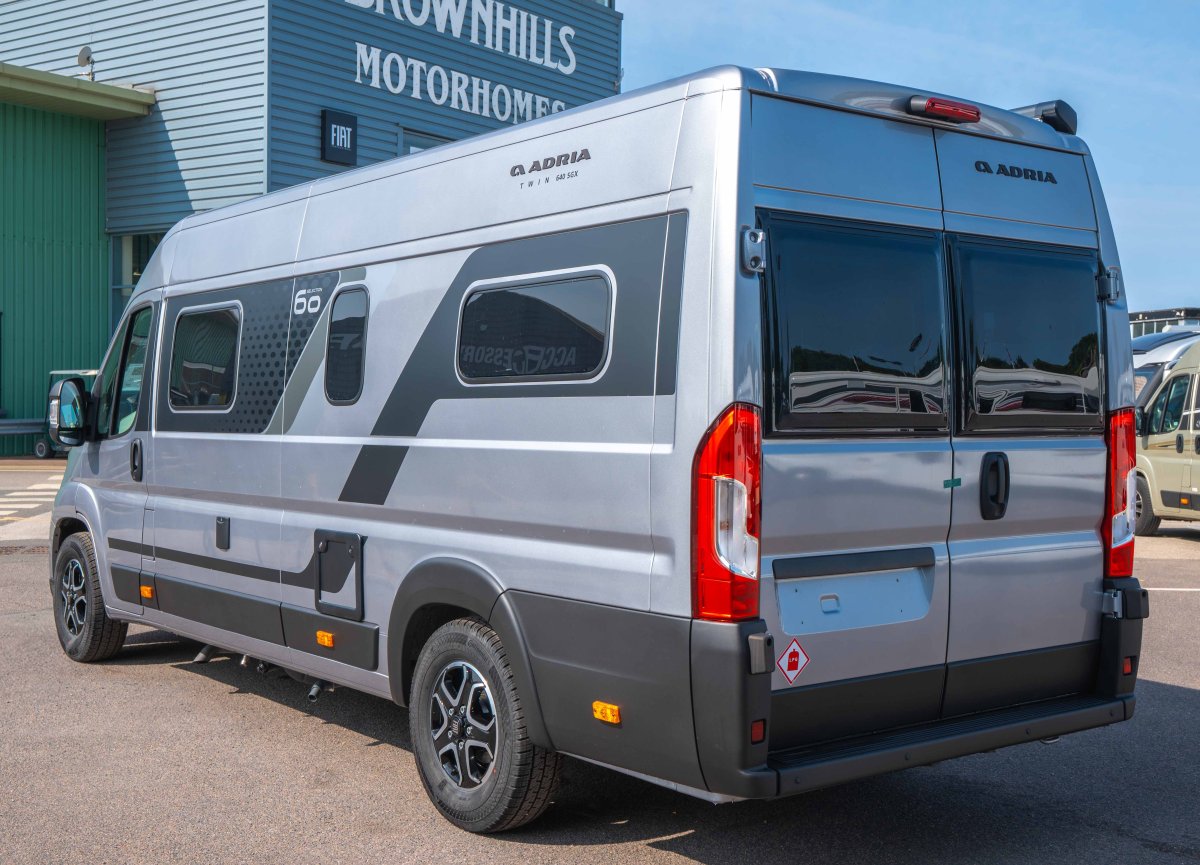 Adria Twin 640 SGX 60Y 140BHP Auto