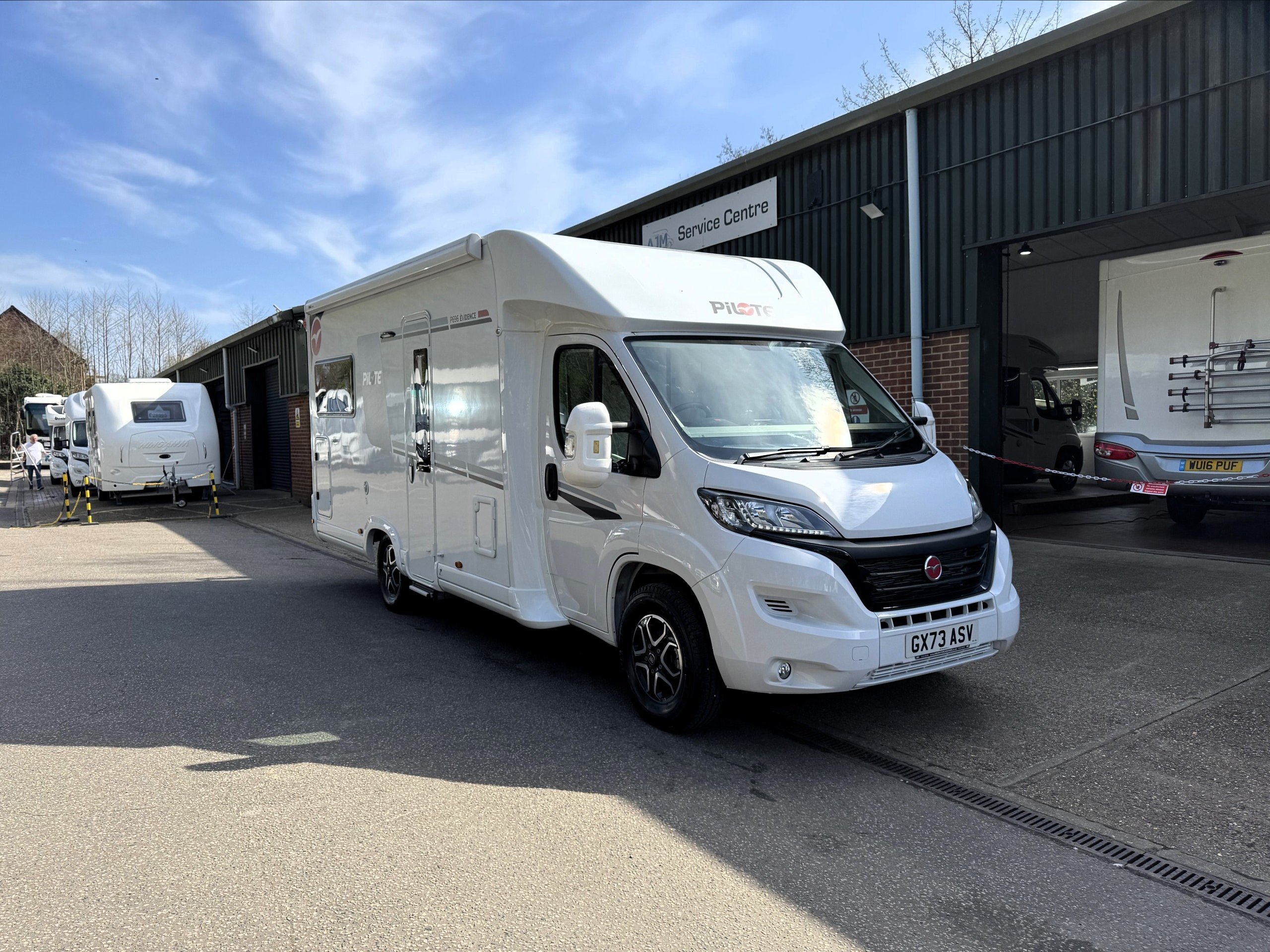 2023 Pilote Evidence p696U - Exterior - Front