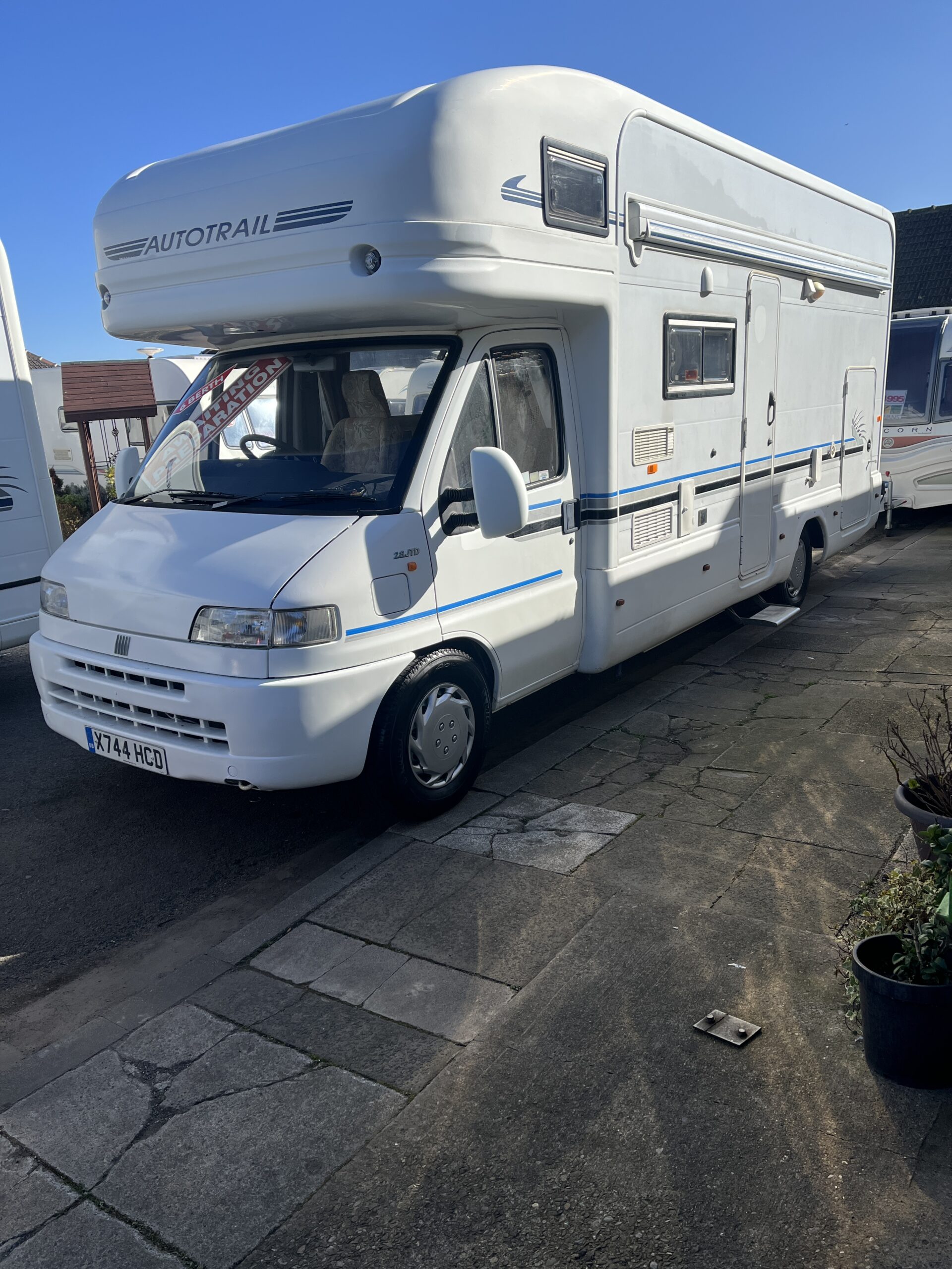 Auto-Trail Comanche - Exterior - Front