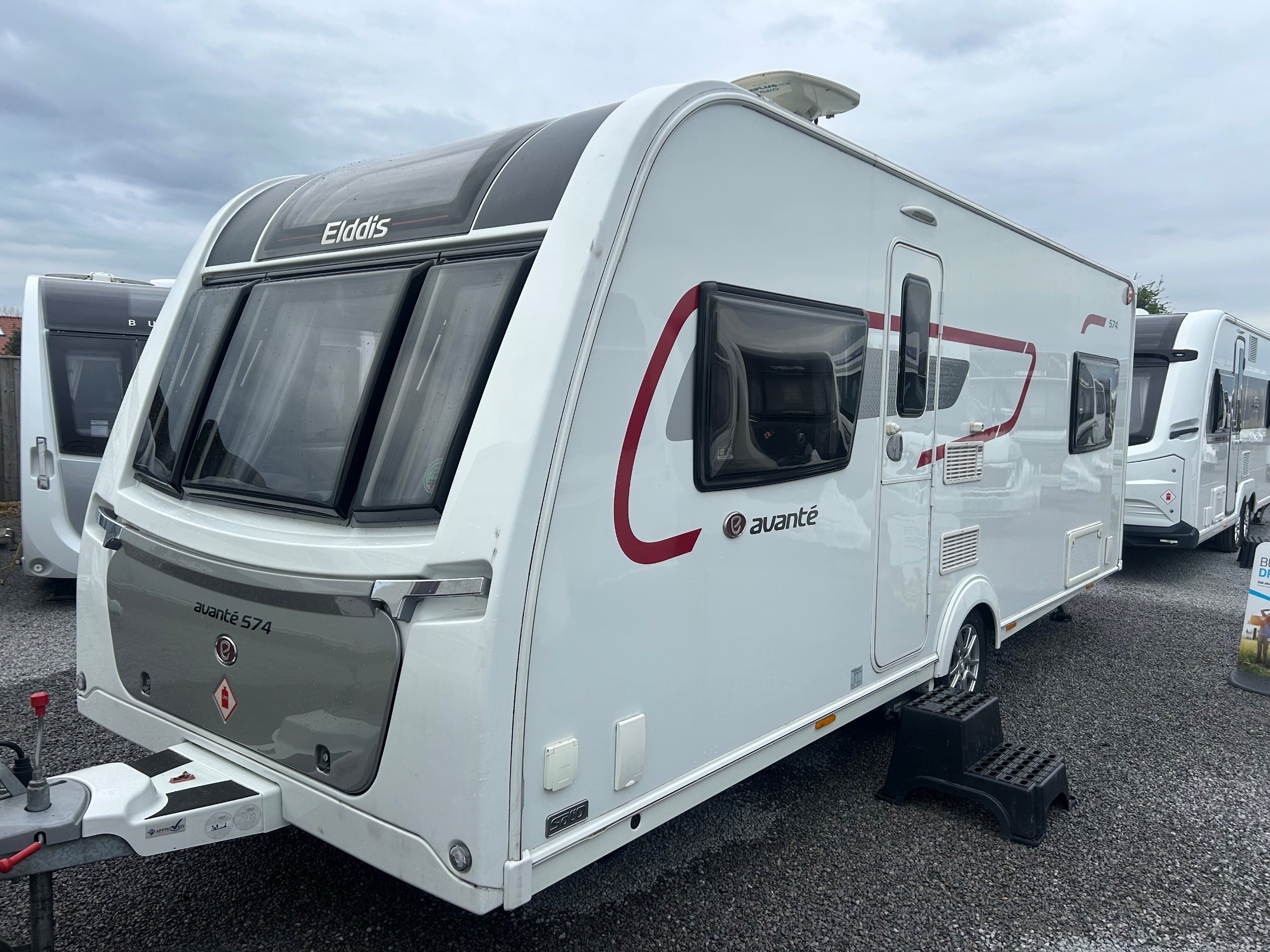 2018 Elddis Avante 574 - Exterior - Front