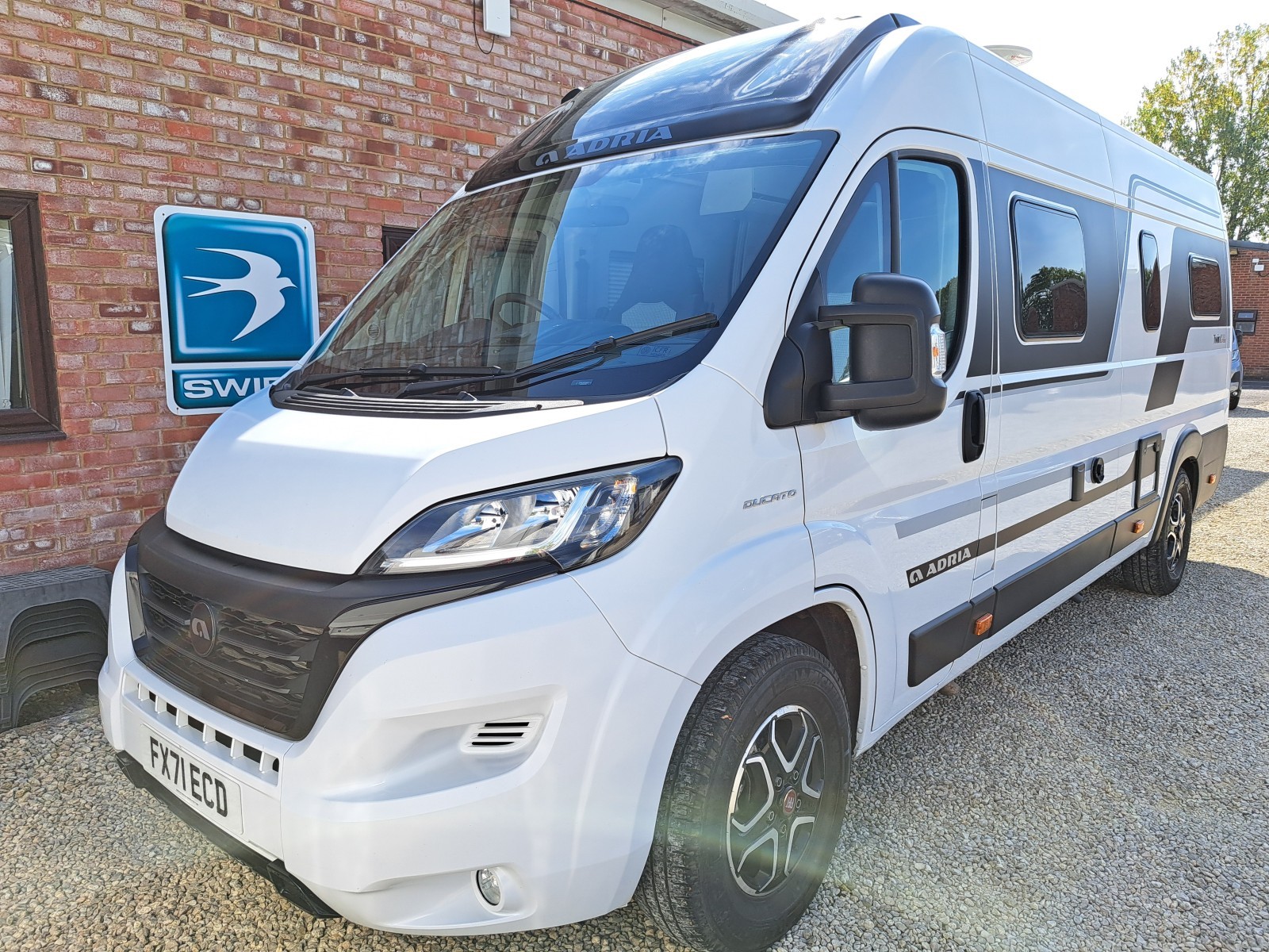 Adria Twin Supreme - Photo 1