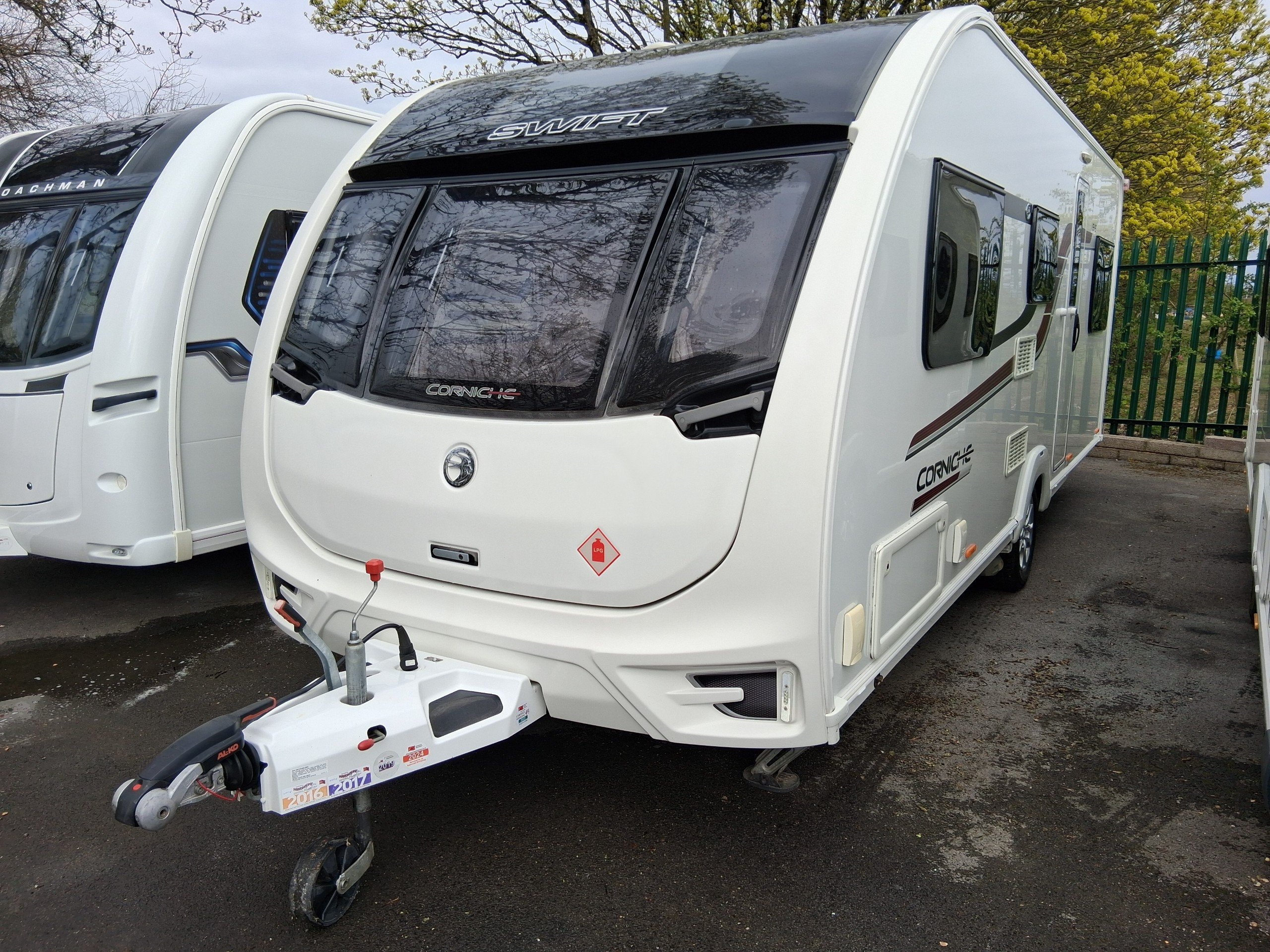 Swift Corniche - Exterior - Front