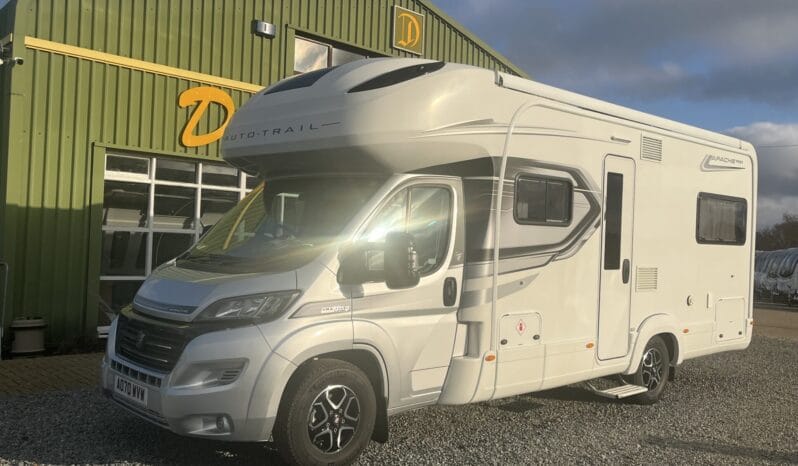 Auto-Trail Apache 700 - Exterior - Front