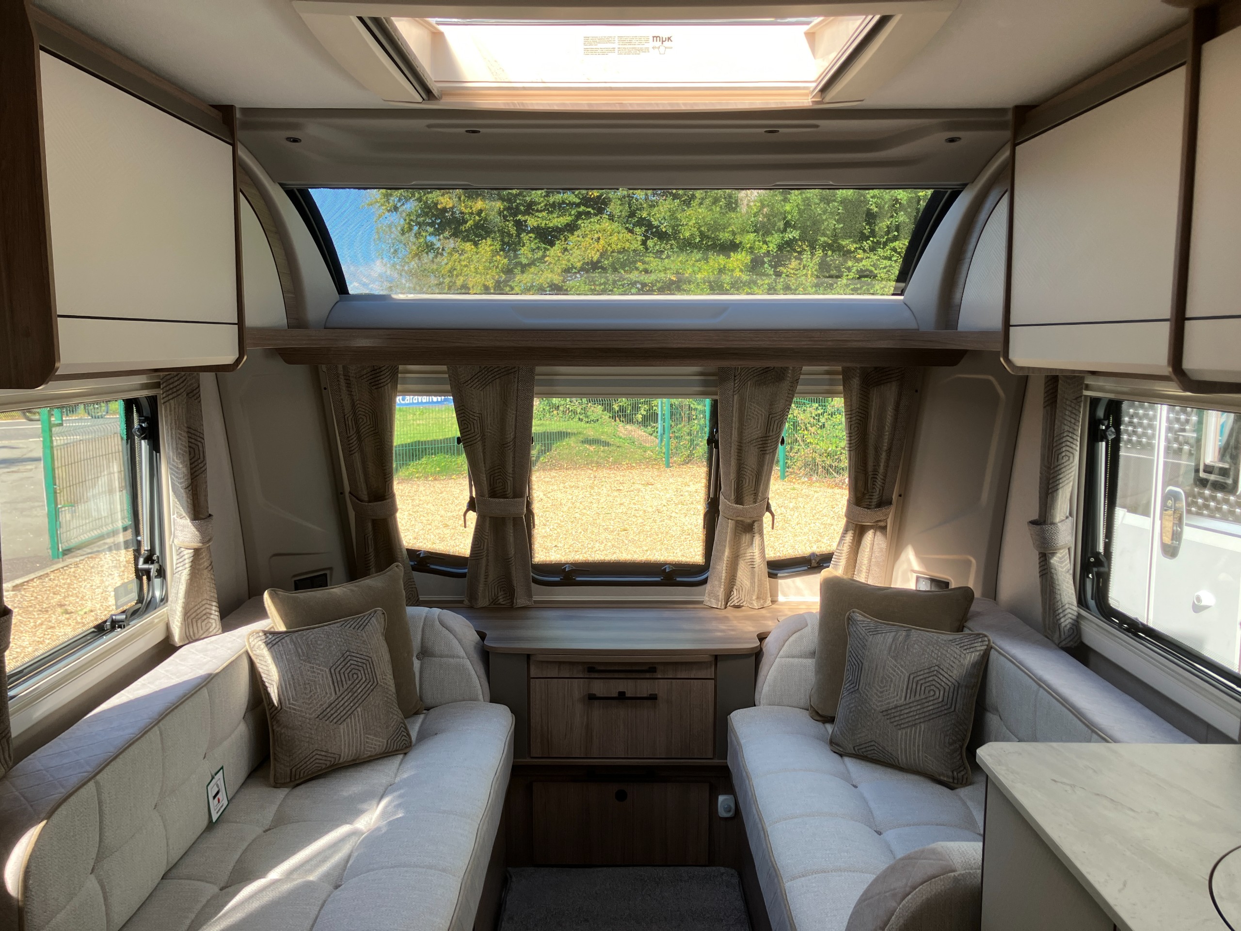 2027 Coachman Acadia 575 Midhurst Premier Plus Sussex Special Edition - LAST ONE, DEMONSTRATOR DISCOUNT, AVAILABLE NOW!