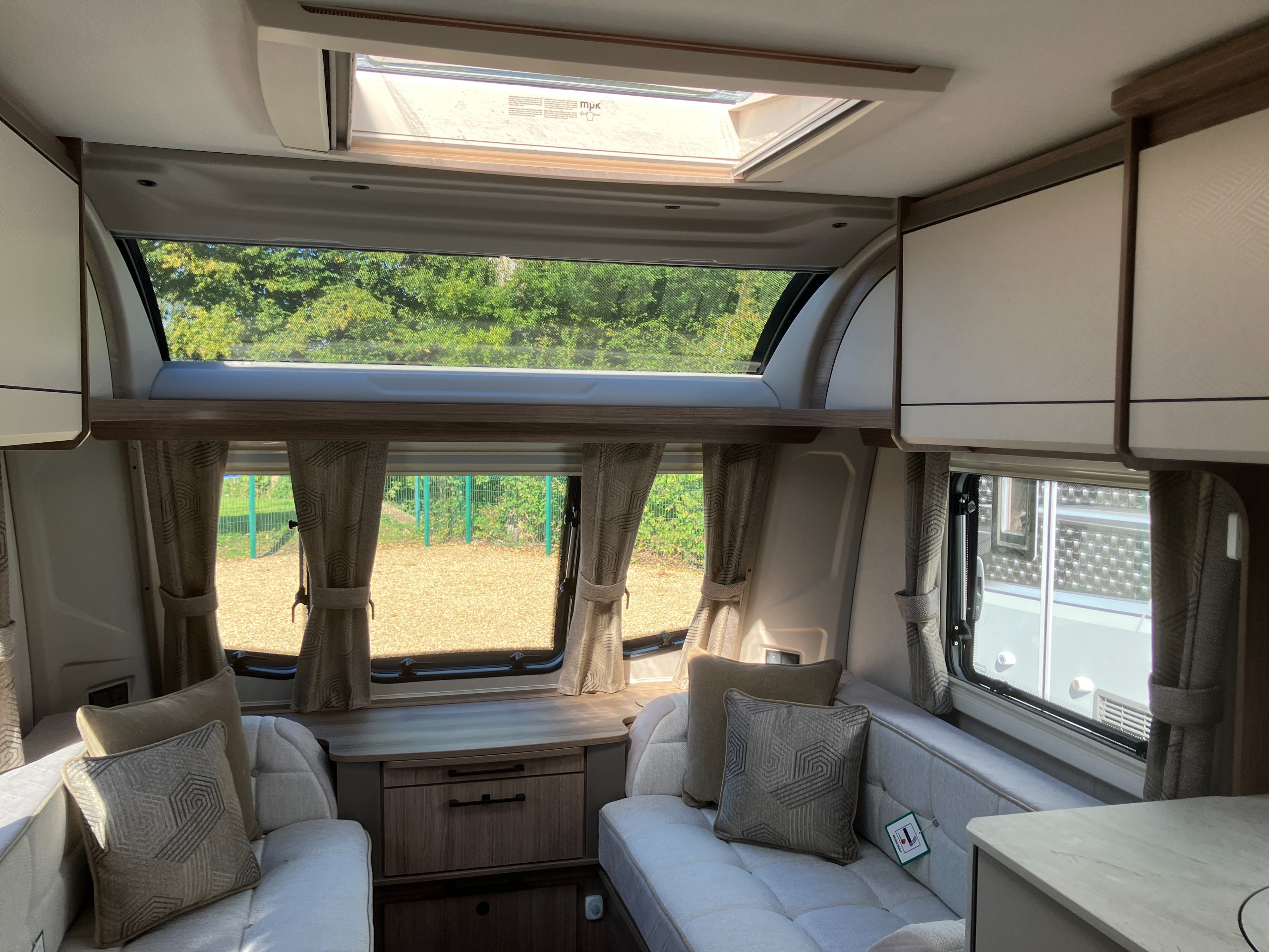 2027 Coachman Acadia 575 Midhurst Premier Plus Sussex Special Edition - LAST ONE, DEMONSTRATOR DISCOUNT, AVAILABLE NOW!