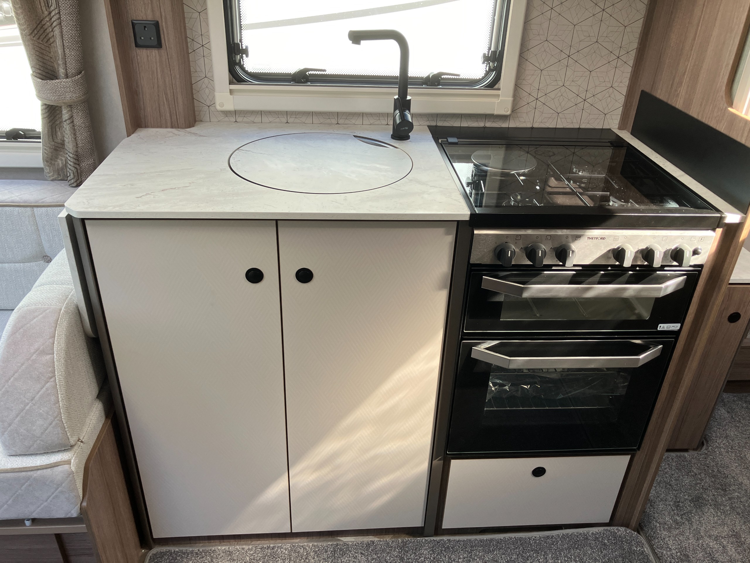 2027 Coachman Acadia 575 Midhurst Premier Plus Sussex Special Edition - LAST ONE, DEMONSTRATOR DISCOUNT, AVAILABLE NOW!