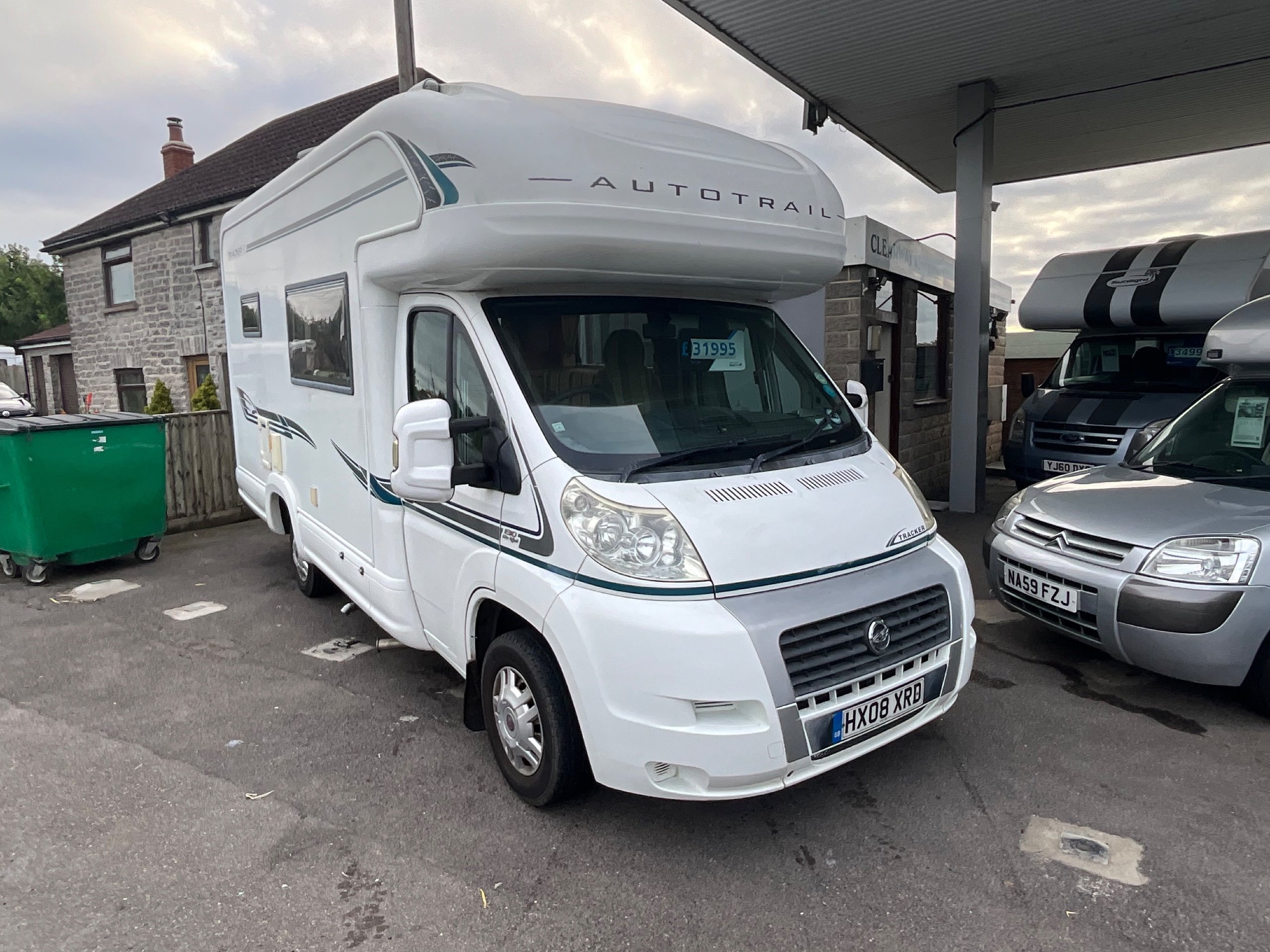 2008 Auto-Trail Tracker EKS Lo-Line - Exterior - Front