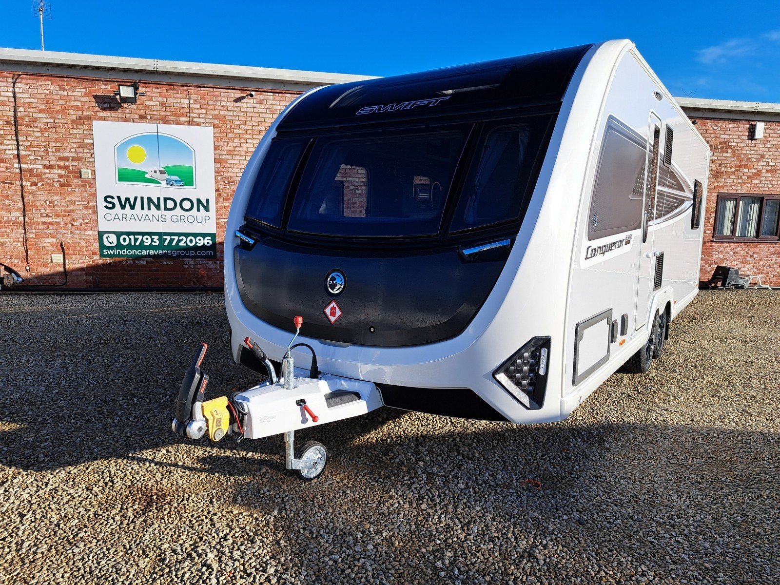 Swift Conqueror - Exterior - Front
