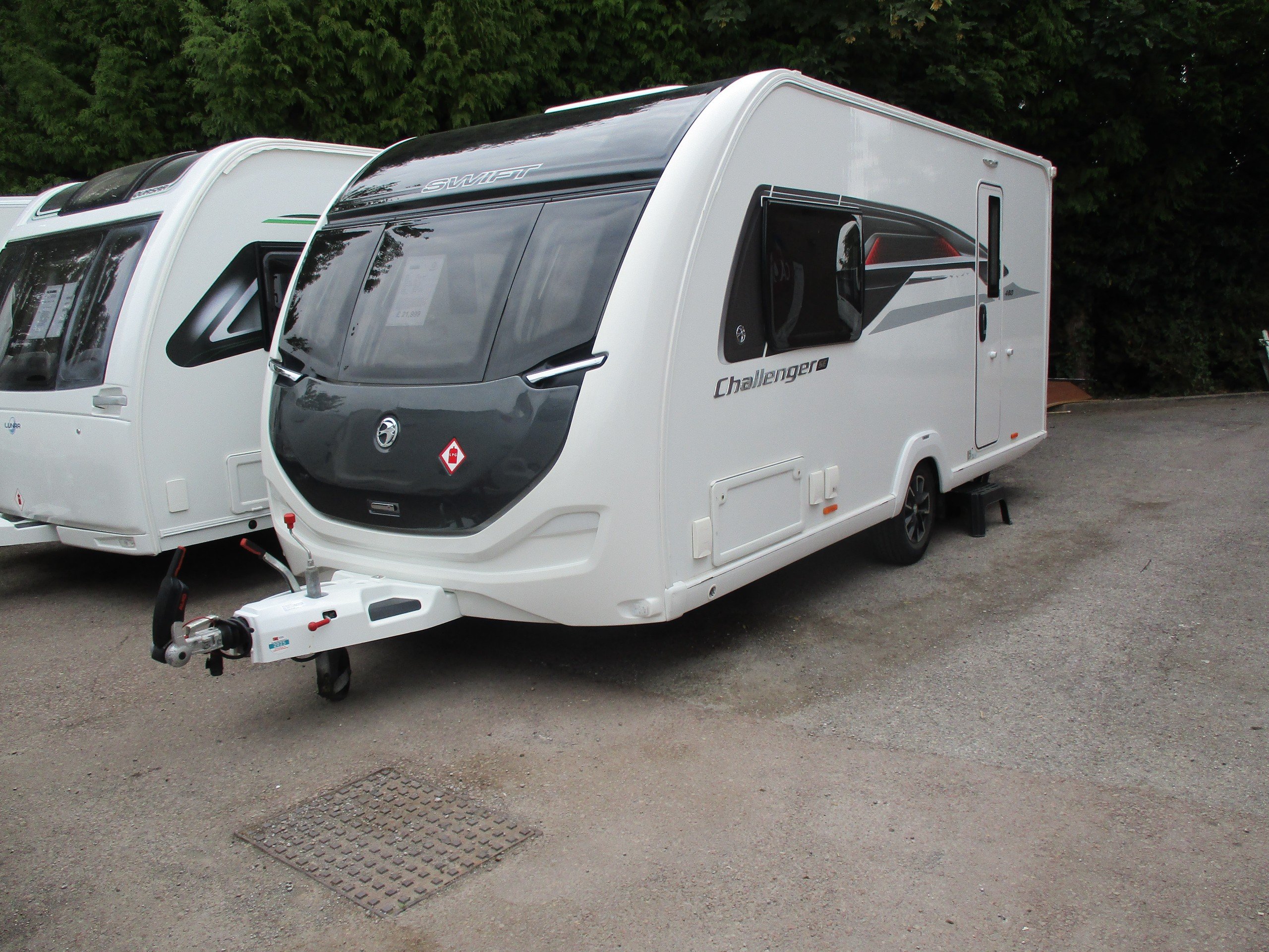 Swift Challenger SE 480 - Exterior - Front