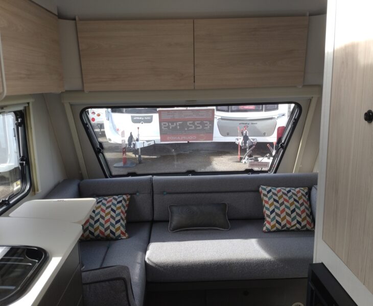 2000 Xplore XC Lite – Lightweight 2-Berth with Island Bed