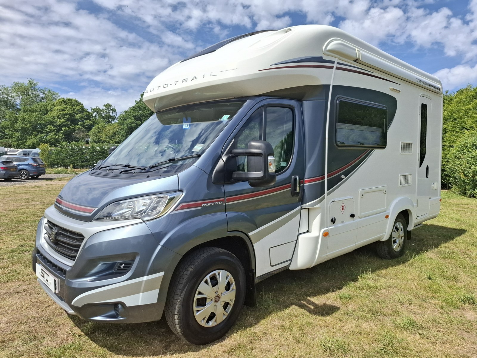 Auto-Trail Tracker EKS Lo-Line - Exterior - Front