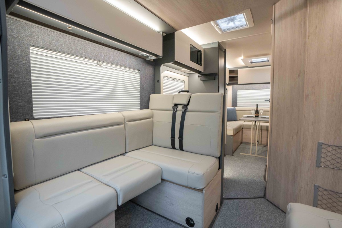 Auto-Trail F-Line F72 165BHP
