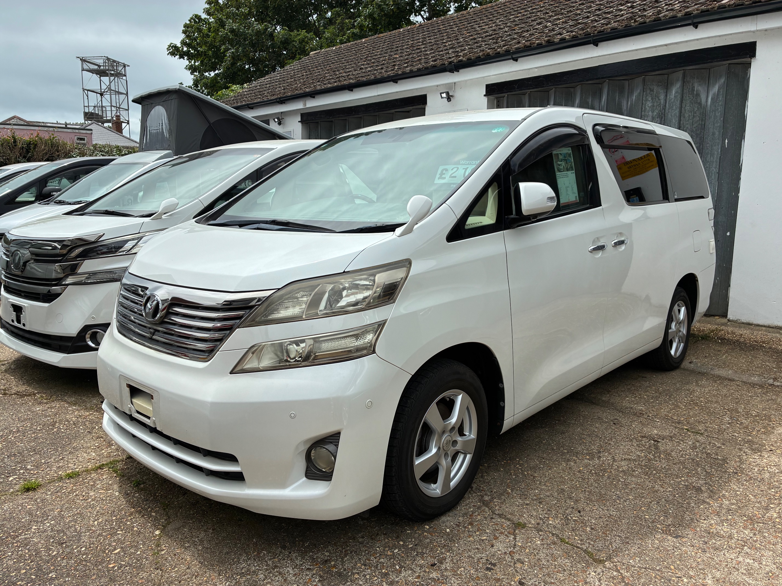 2008 Toyota Vellfire Day van camper conversion 3.5 V6 petrol automatic low miles cruise control, 240v mains hook up, APPLE CARPLAY UK SAT NAV Stereo upgrade