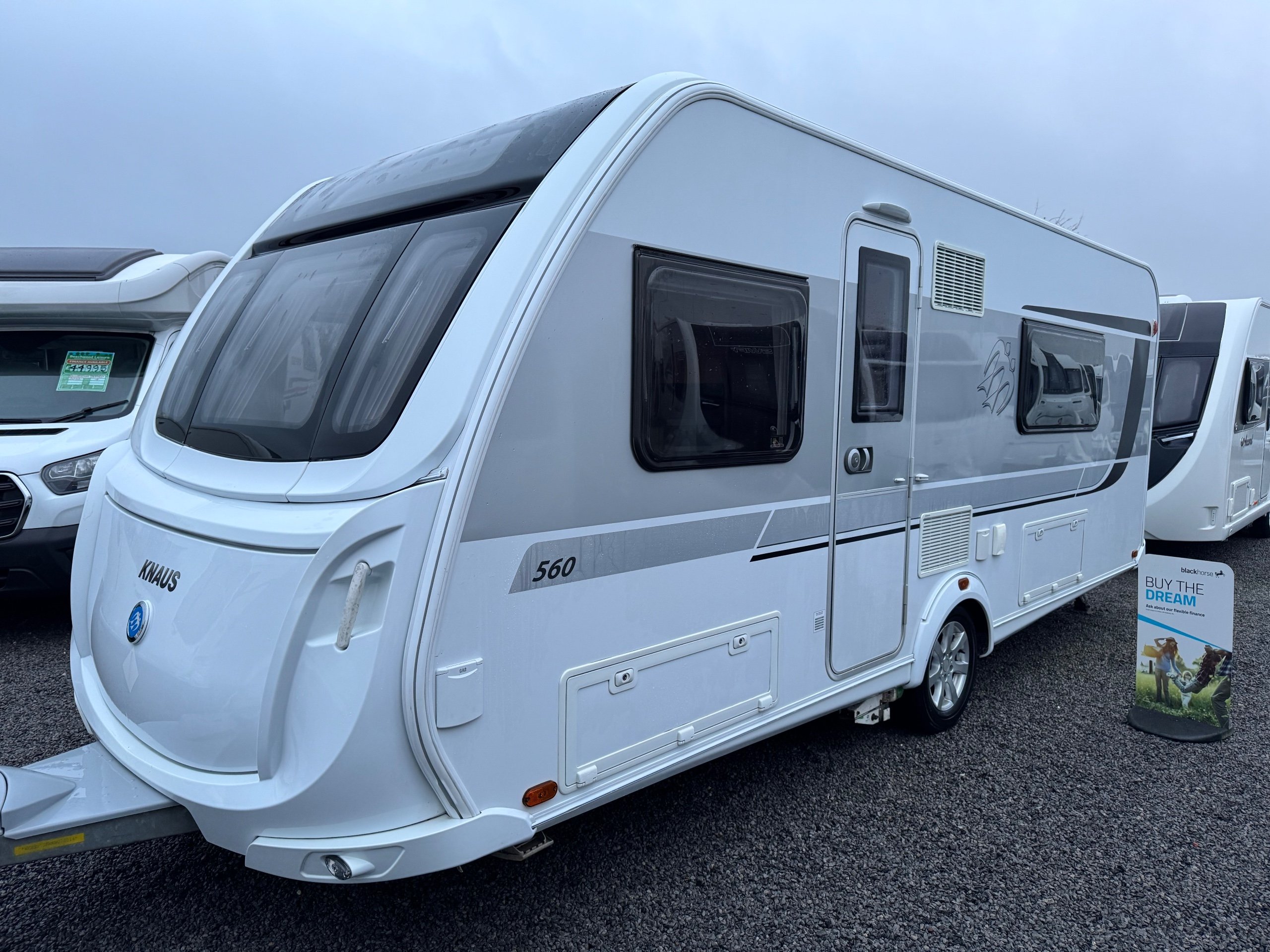 2017 Knaus Starclass 560 - Exterior - Front