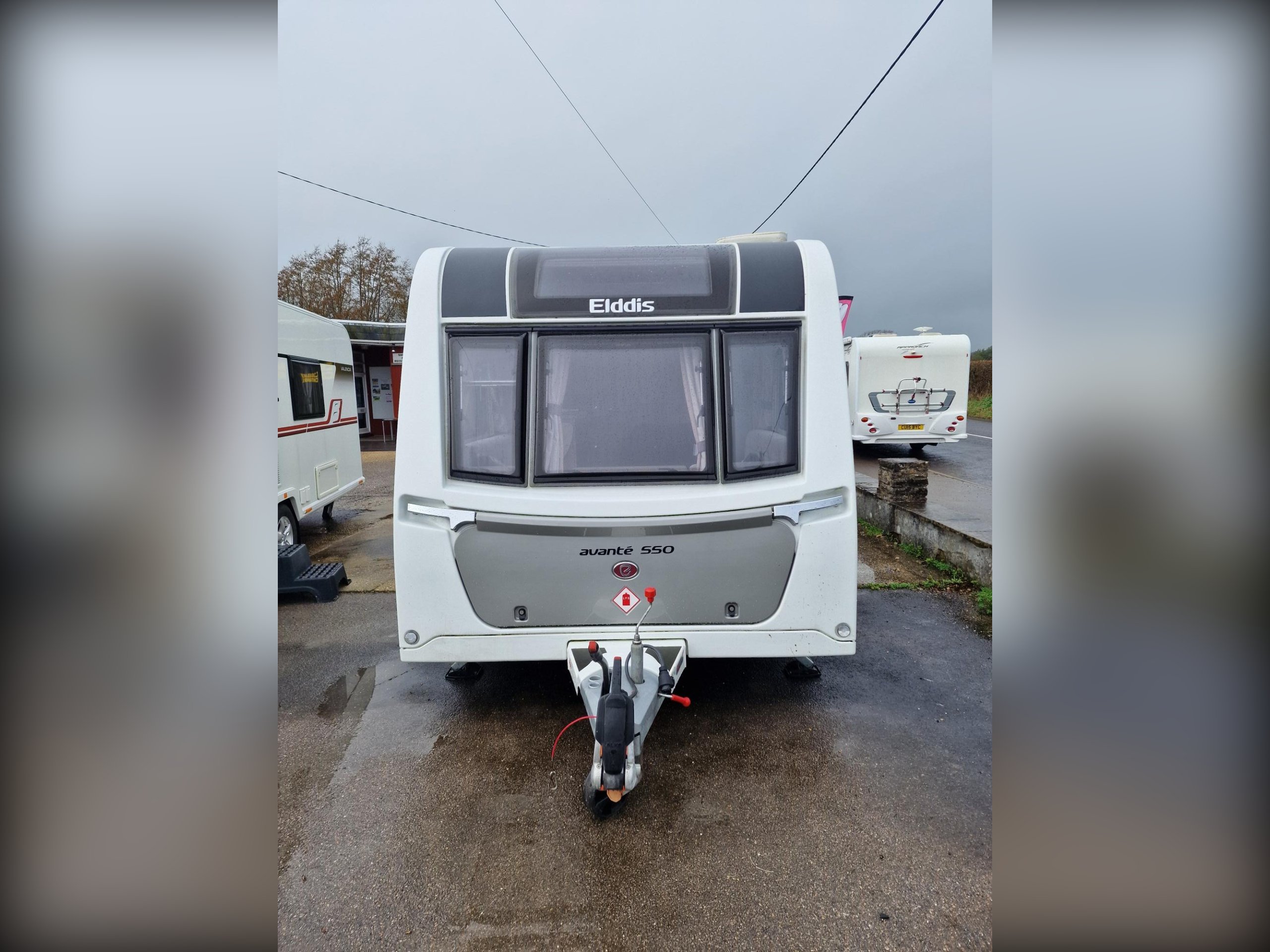 Elddis Avante 550 - Exterior - Front
