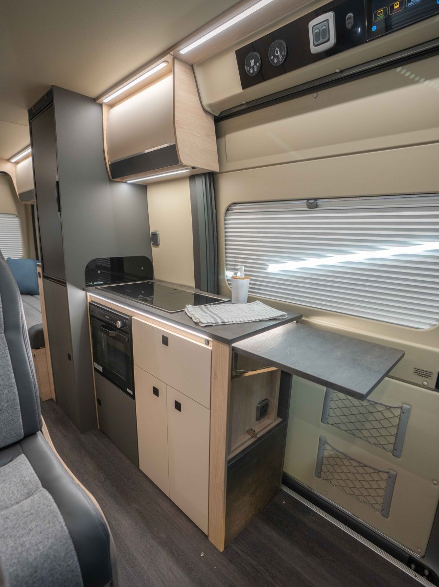 Auto-Trail Adventure 65 140BHP Auto
