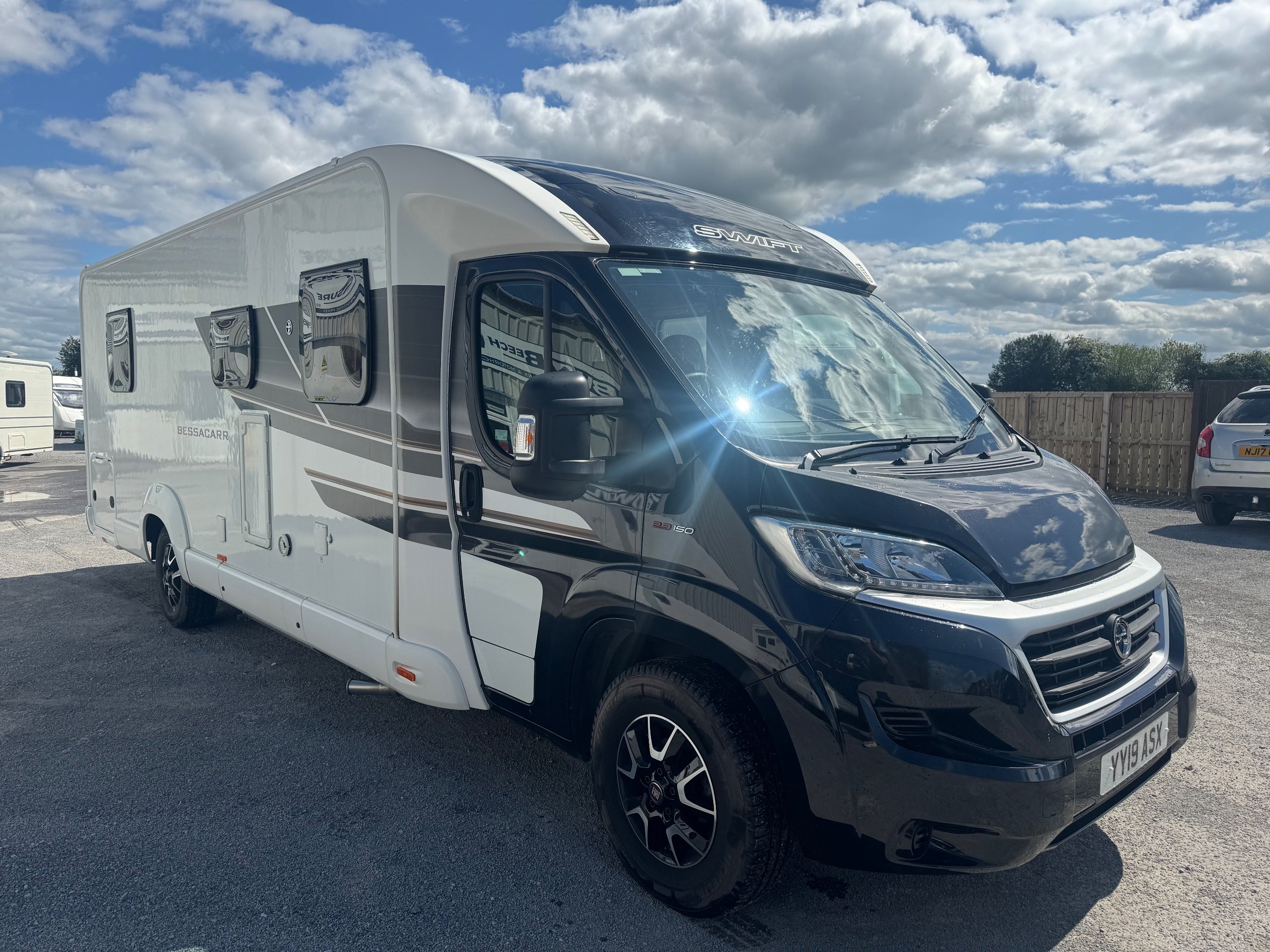 2019 Bessacarr E599 - Exterior - Front