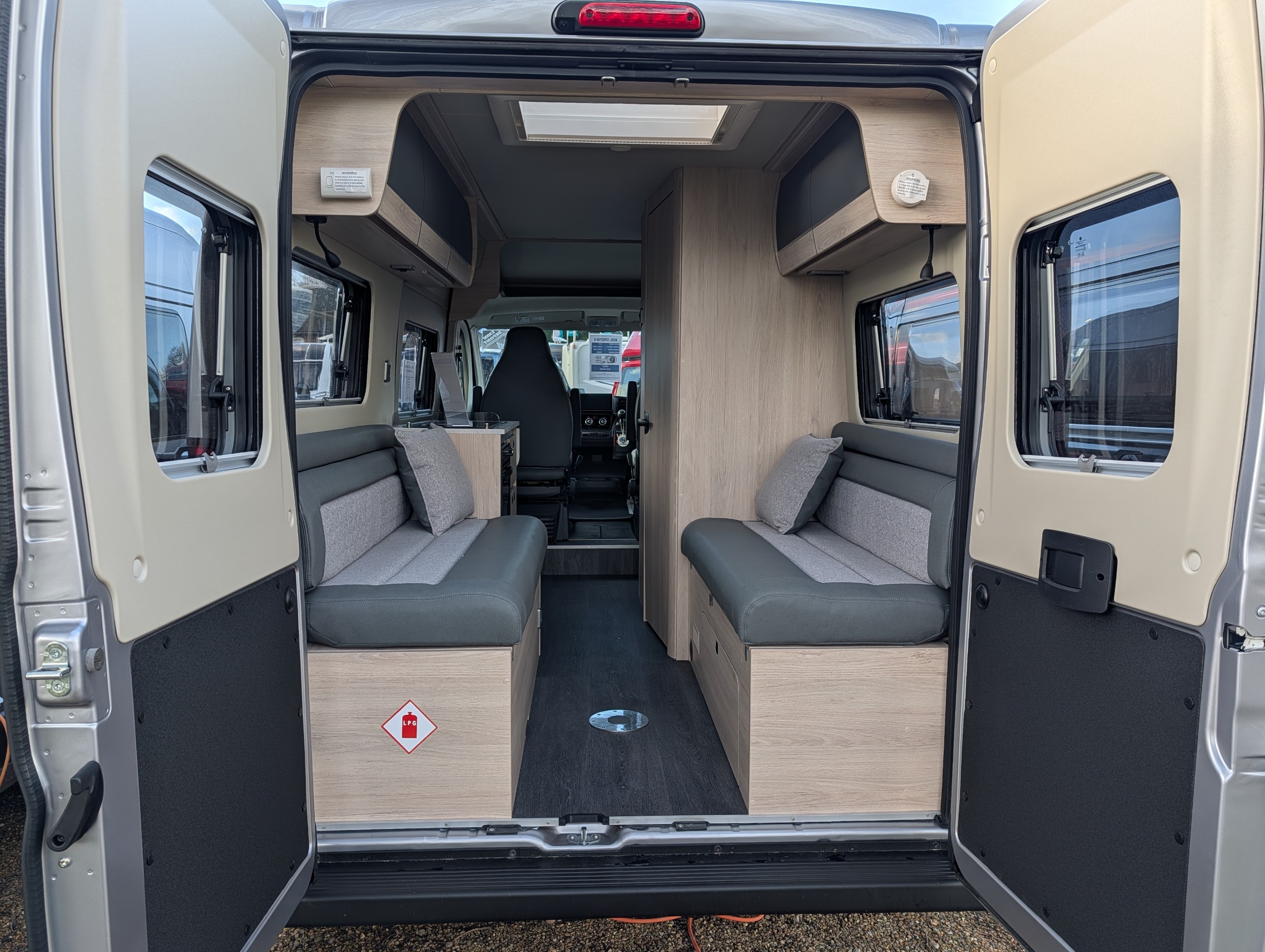 Auto-Trail Expedition 54 Fitted options include reverse camera, Apple carplay and cab blinds,
