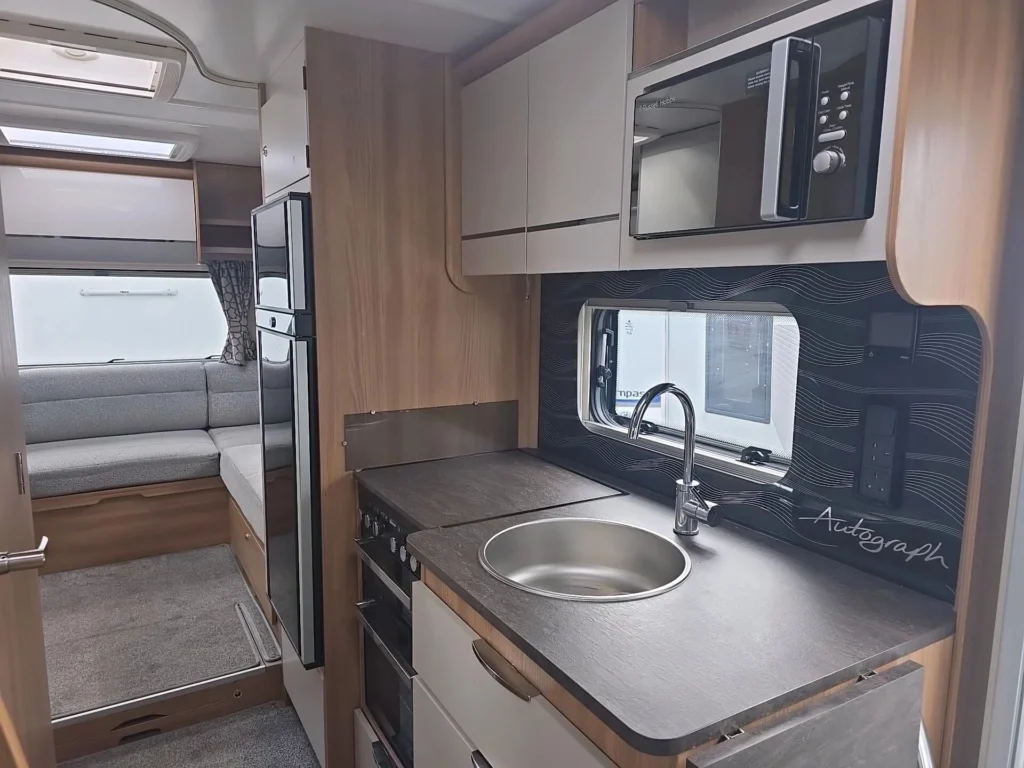 Bailey Autograph 81-6 2000 6-Berth Rear Island Bed Motorhome