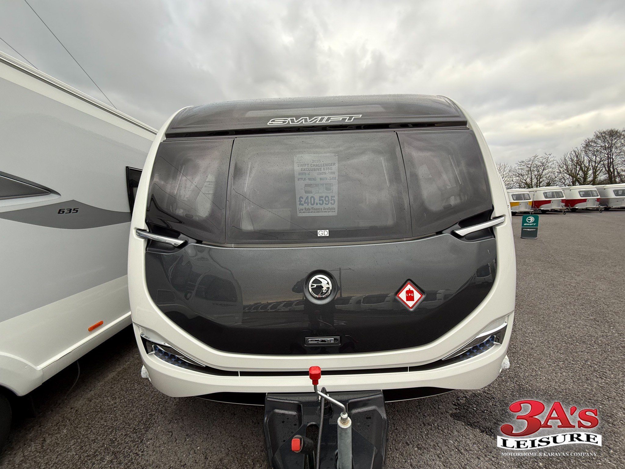 2025 Swift Challenger Exclusive 635 Grande - Exterior - Front
