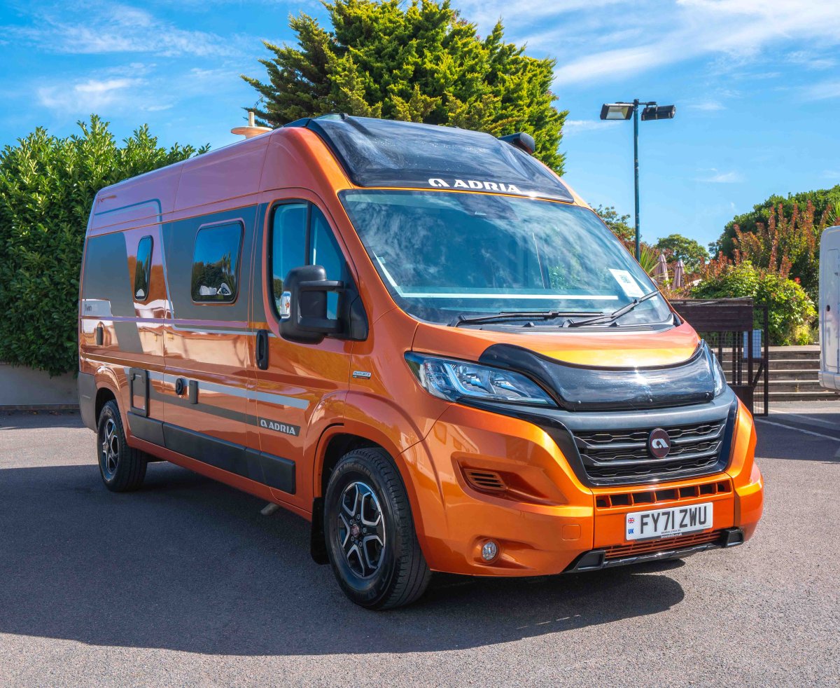Adria Twin Supreme 600 SPB 140BHP Auto - Photo 1