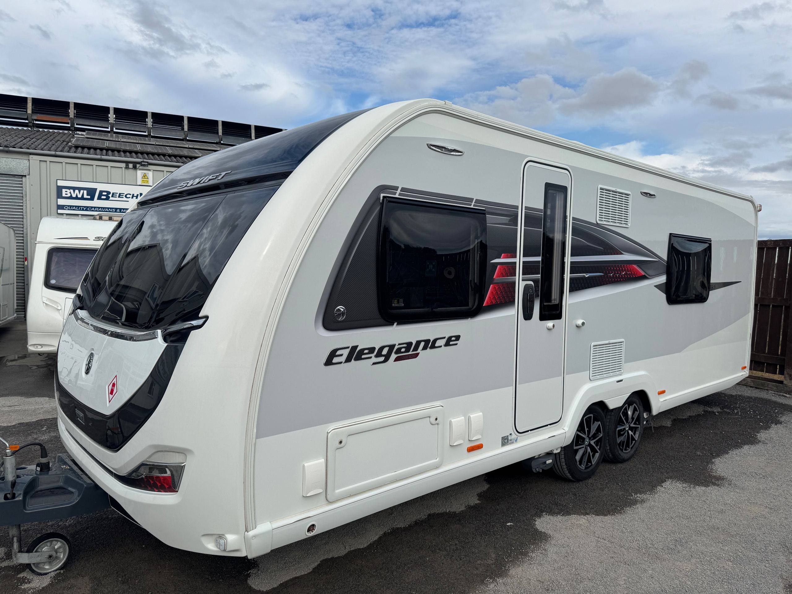Swift Elegance Grande 845