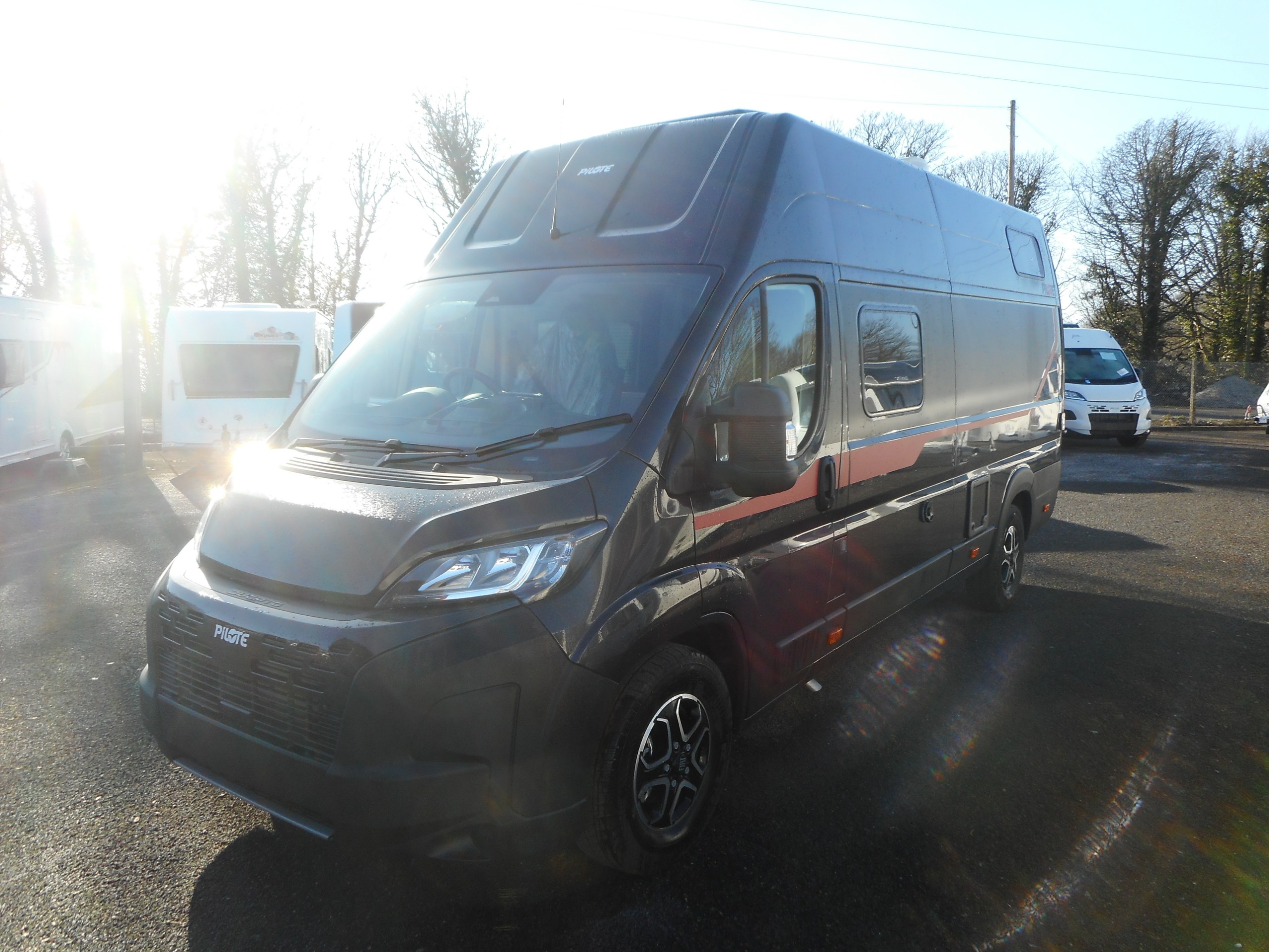 2027 Pilote Cityvan Premium V633M 180 bhp Auto