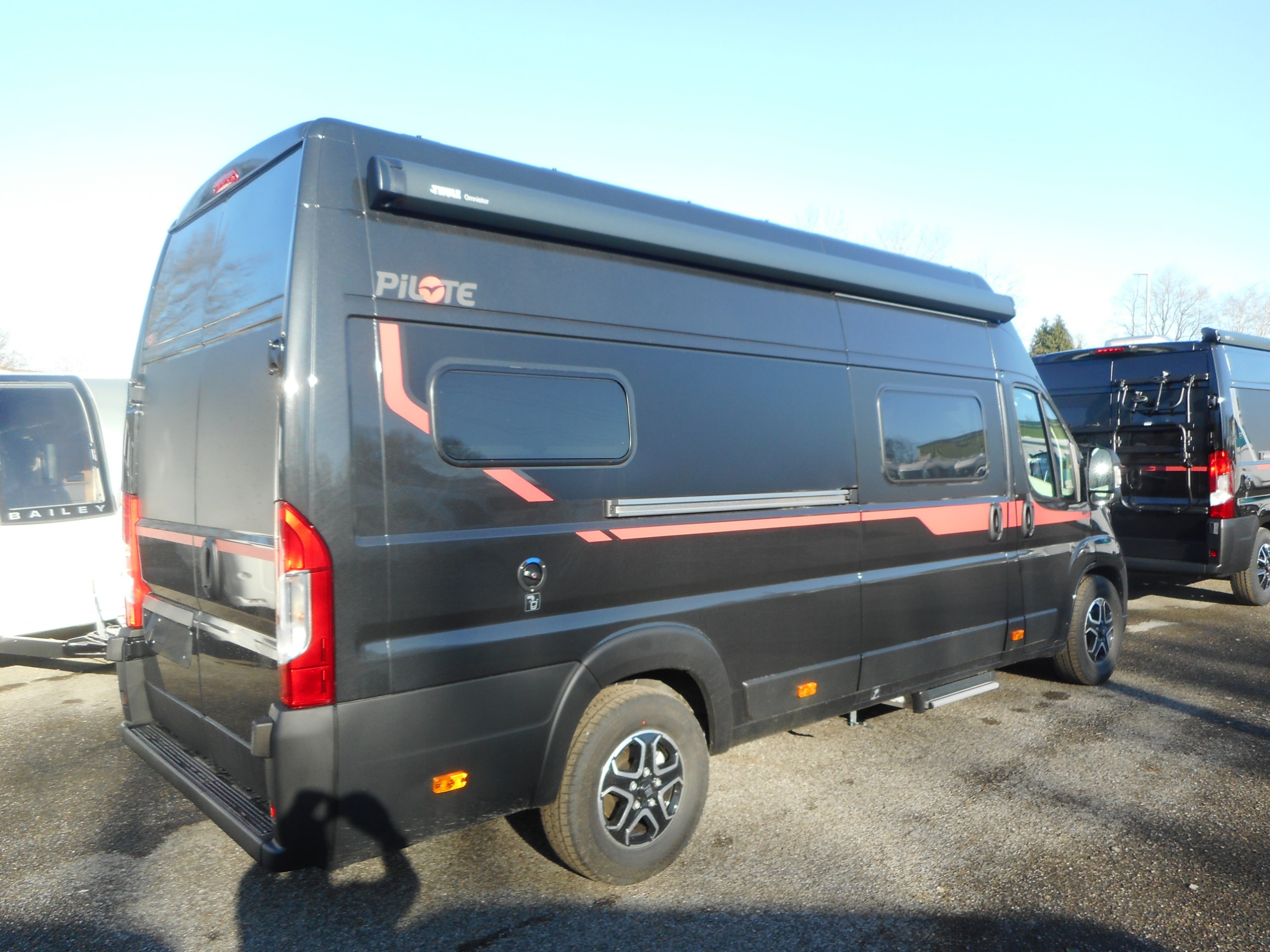 Pilote Cityvan Premium V633M 180 bhp Auto