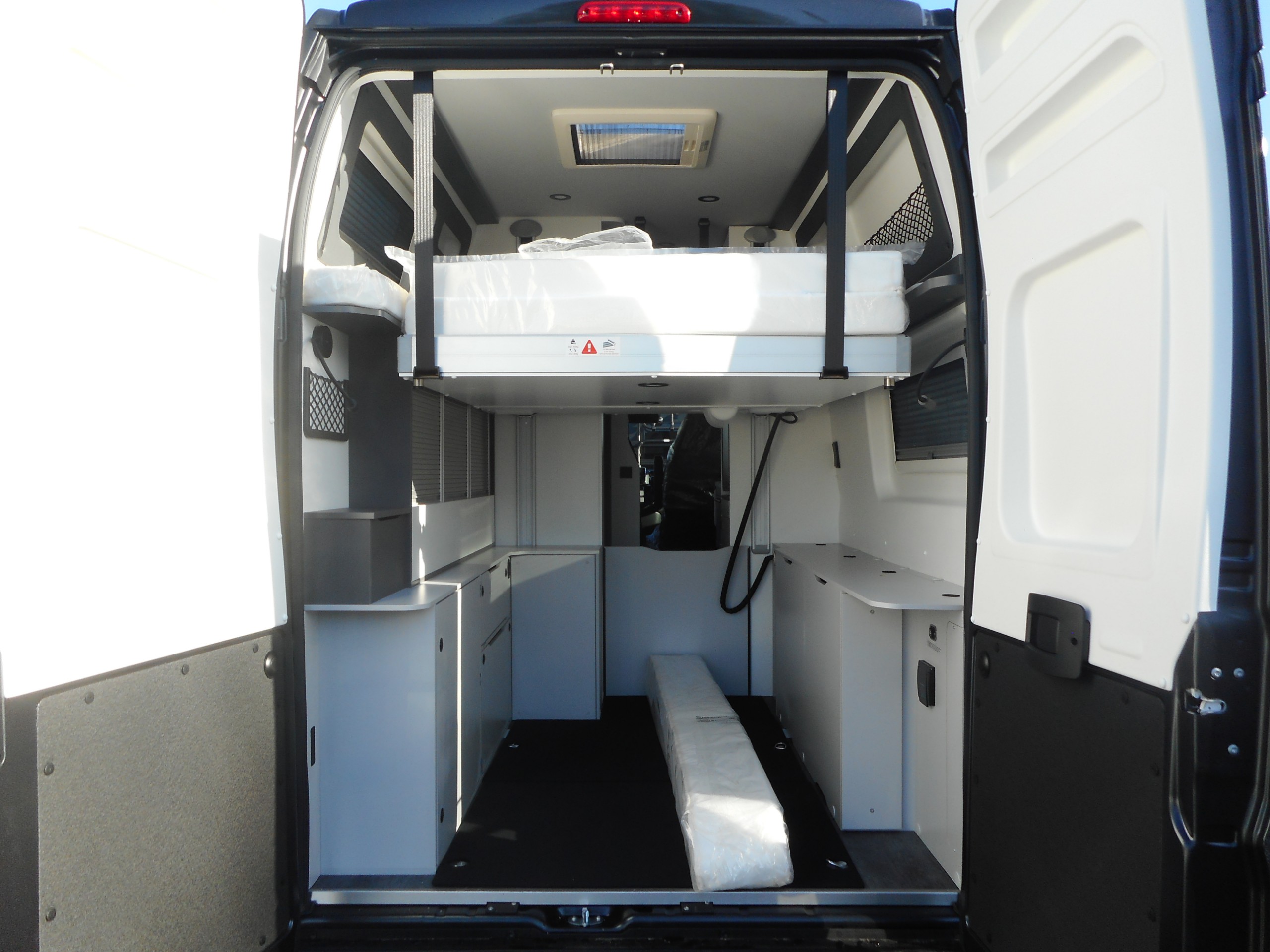 2027 Pilote Cityvan Premium V633M 180 bhp Auto