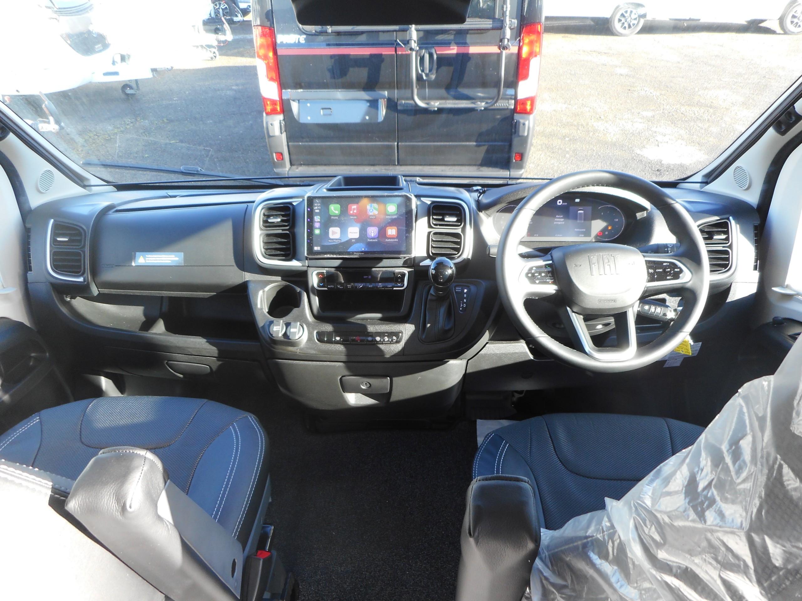 2027 Pilote Cityvan Premium V633M 180 bhp Auto