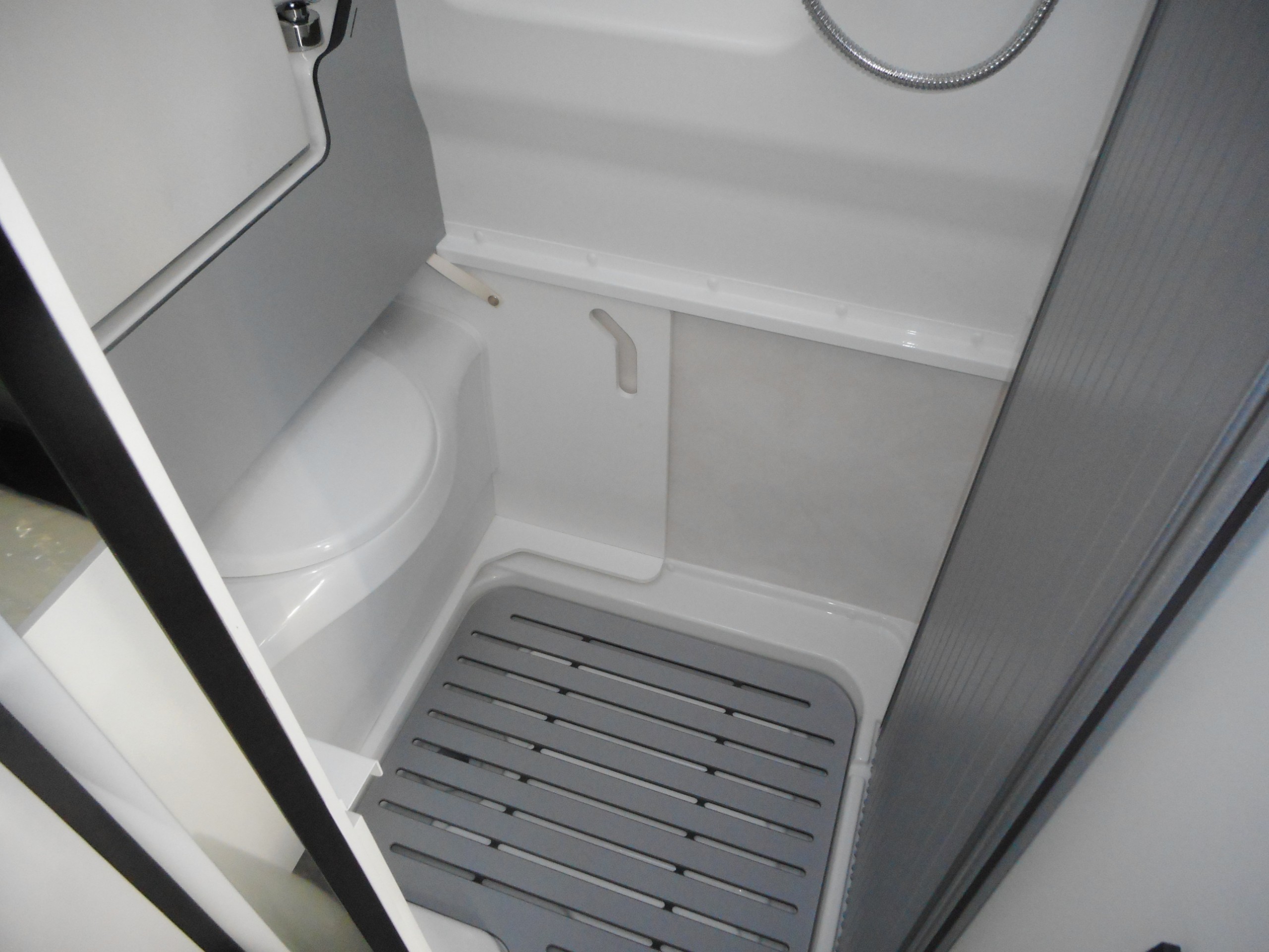 2027 Pilote Cityvan Premium V633M 180 bhp Auto
