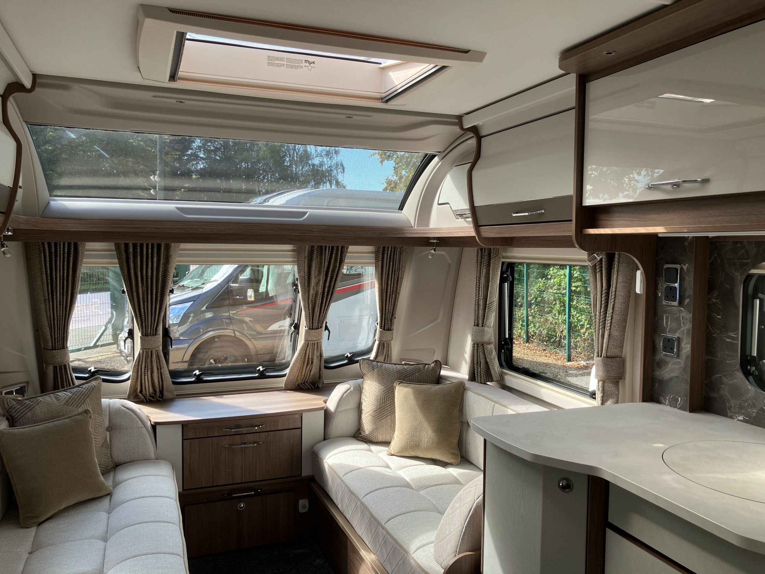 2027 Coachman VIP 565 Singleton Sussex Special Edition - LAST ONE, DEMONSTRATOR DISCOUNT, AVAILABLE NOW!