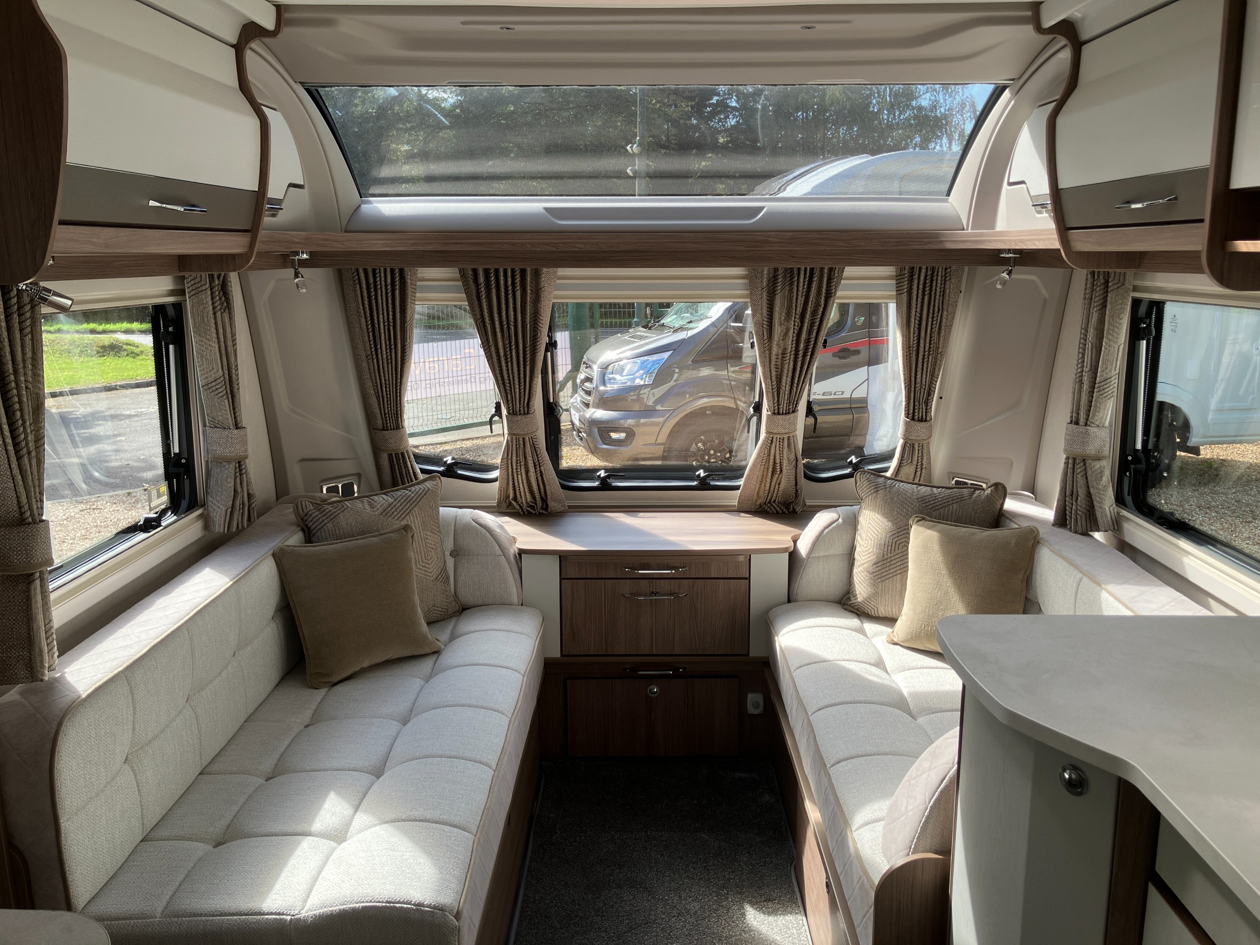 2027 Coachman VIP 565 Singleton Sussex Special Edition - LAST ONE, DEMONSTRATOR DISCOUNT, AVAILABLE NOW!