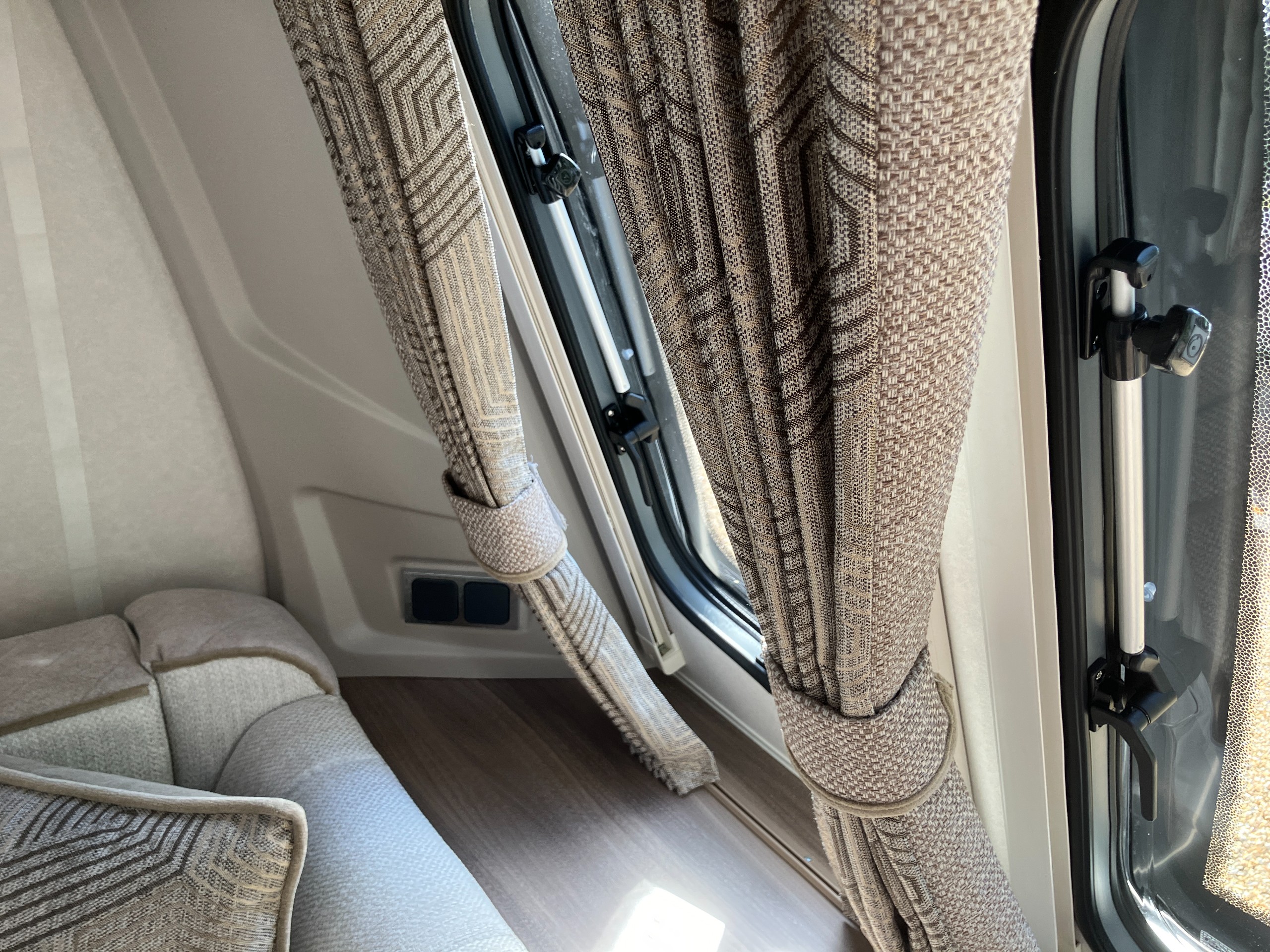 2027 Coachman VIP 565 Singleton Sussex Special Edition - LAST ONE, DEMONSTRATOR DISCOUNT, AVAILABLE NOW!