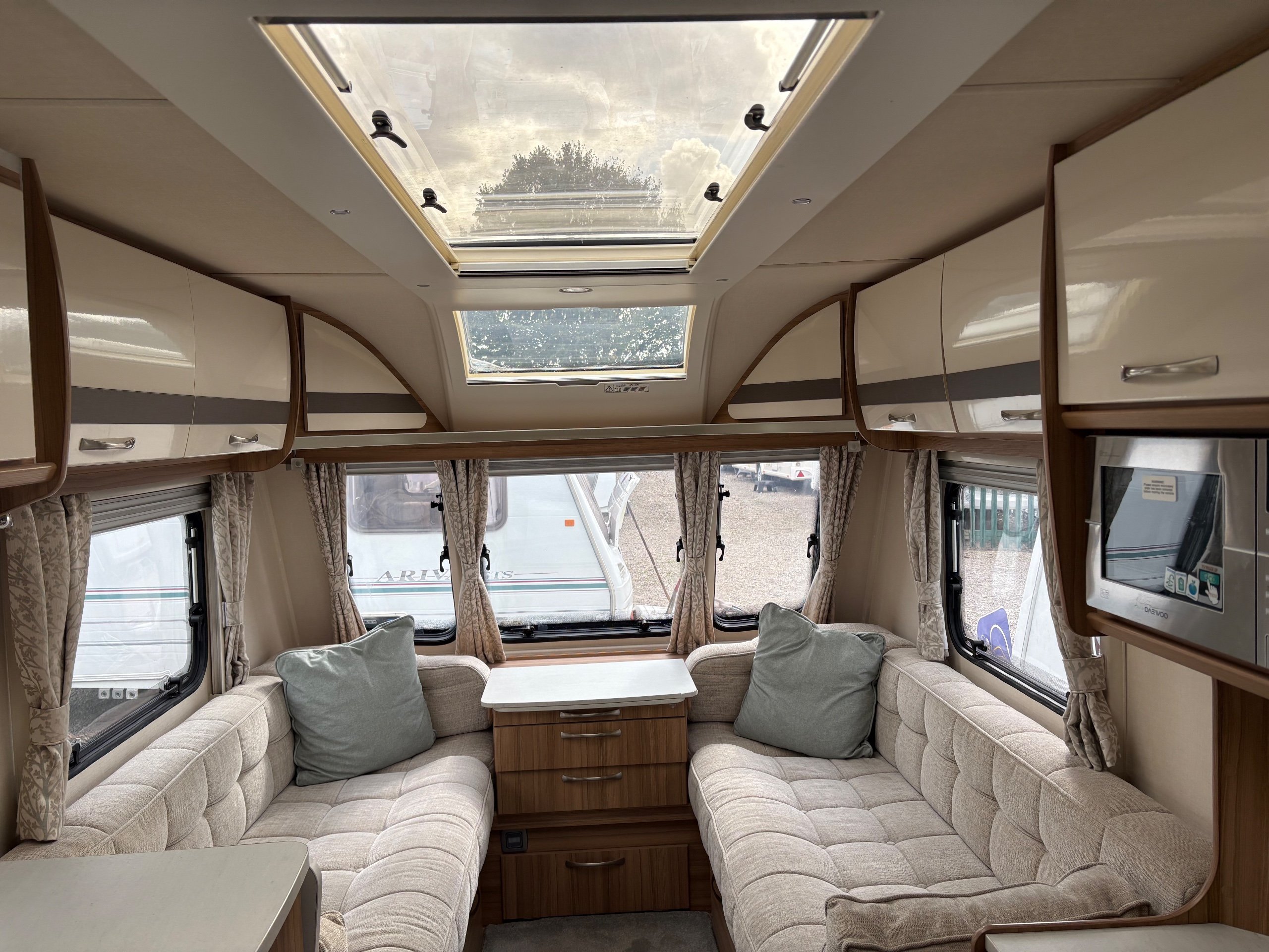 Lunar Clubman ES - Exterior - Front