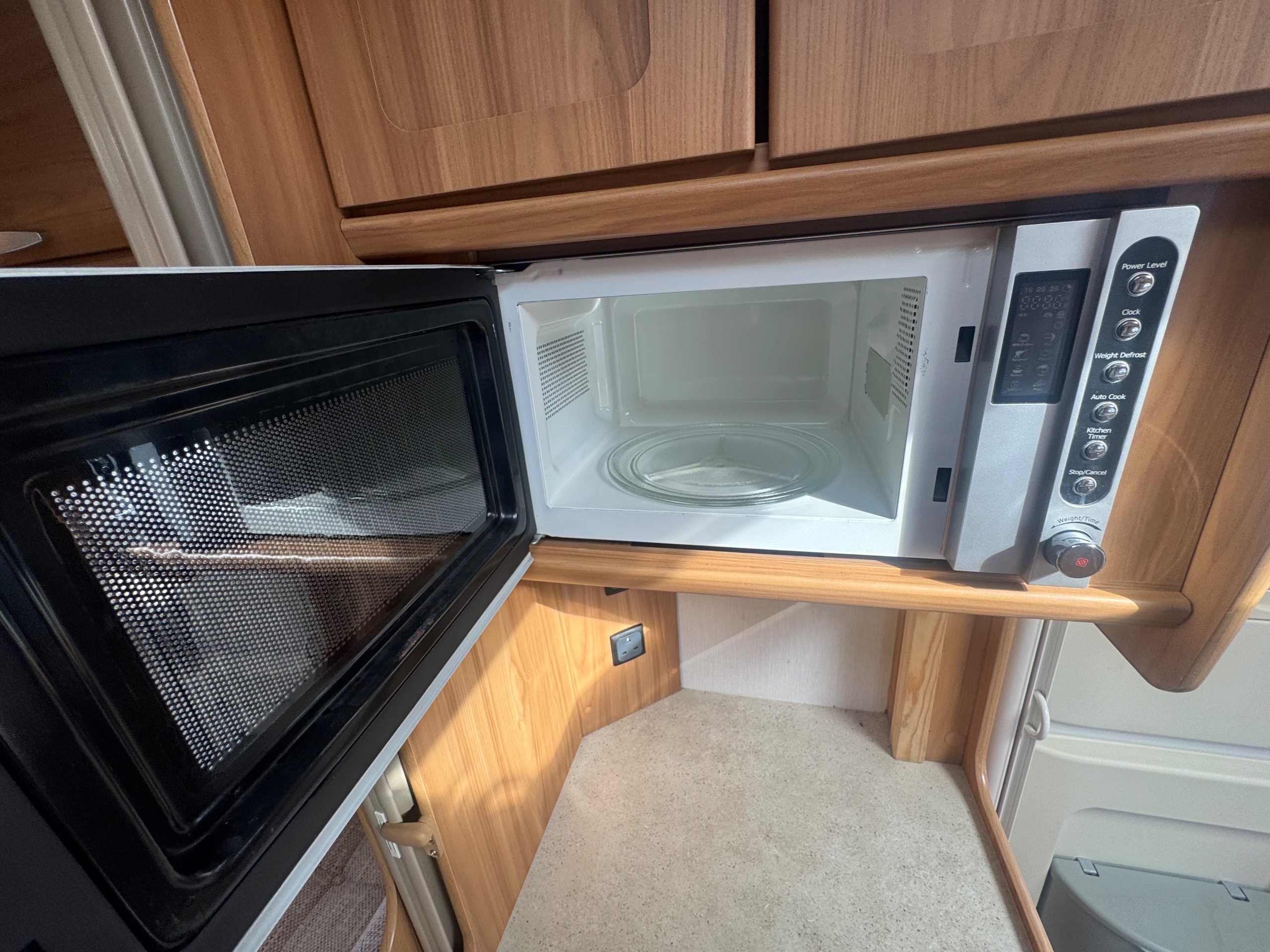 2012 Lunar Lexon 520