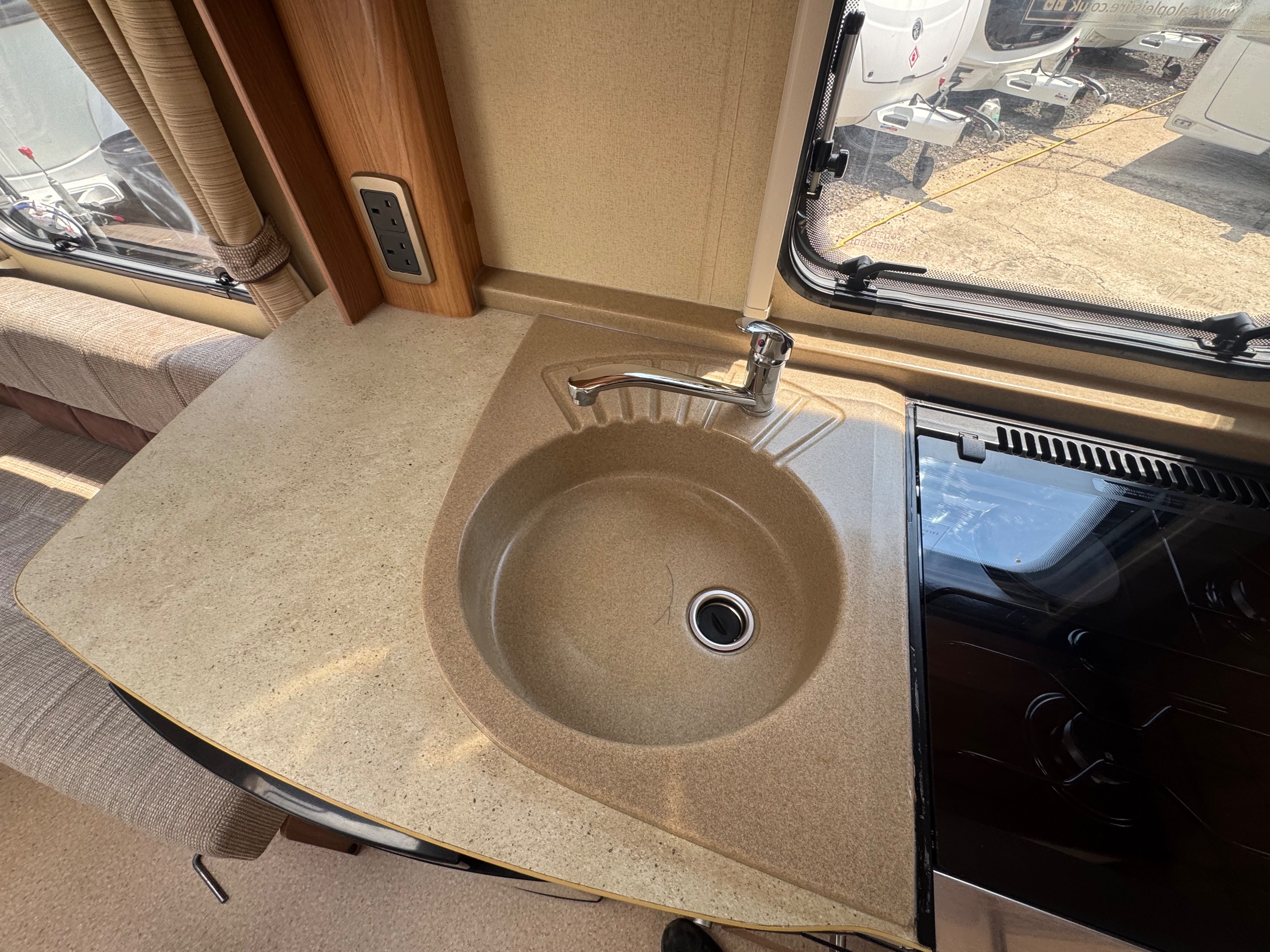 2012 Swift Conqueror 565