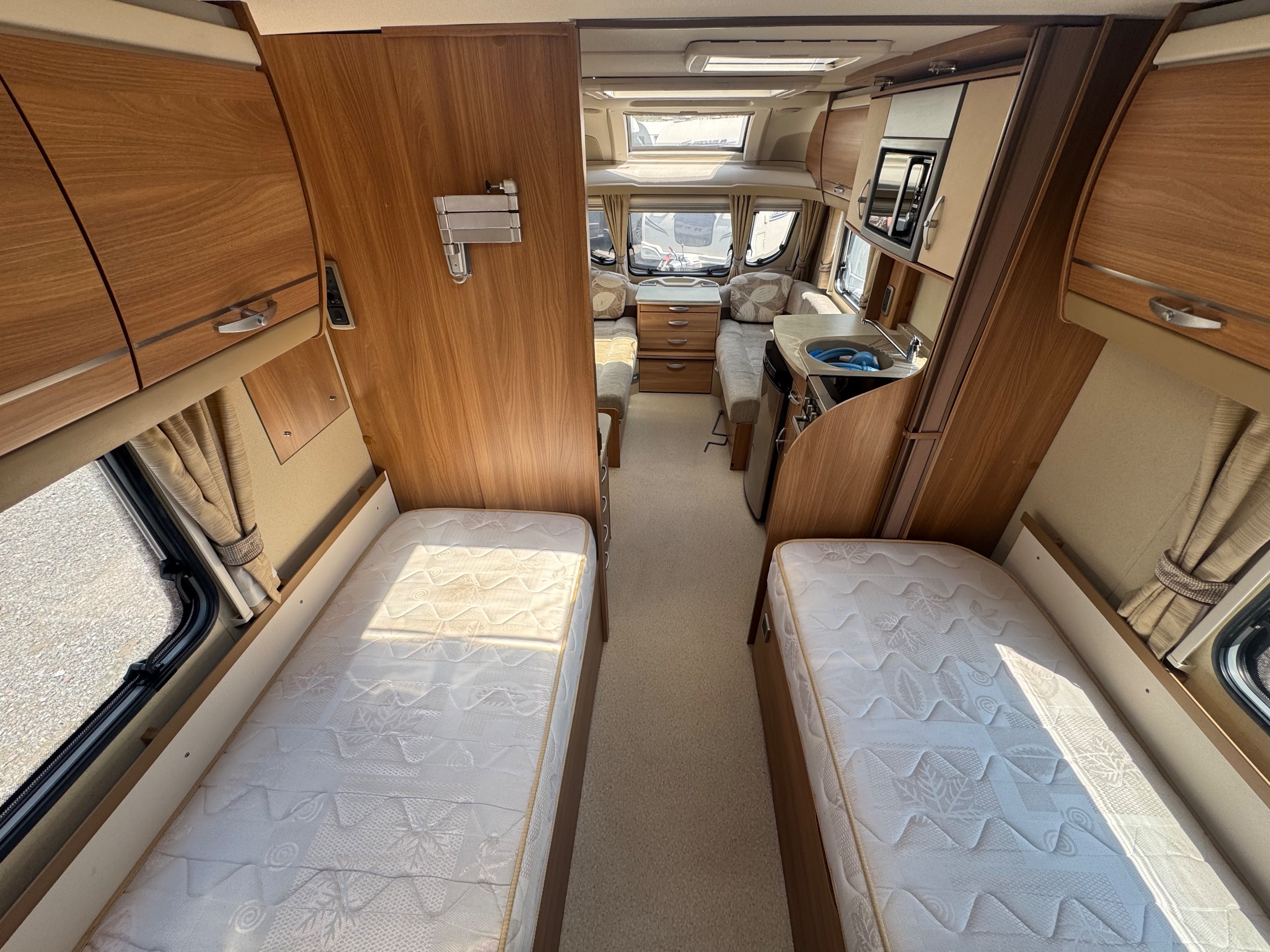 2012 Swift Conqueror 565