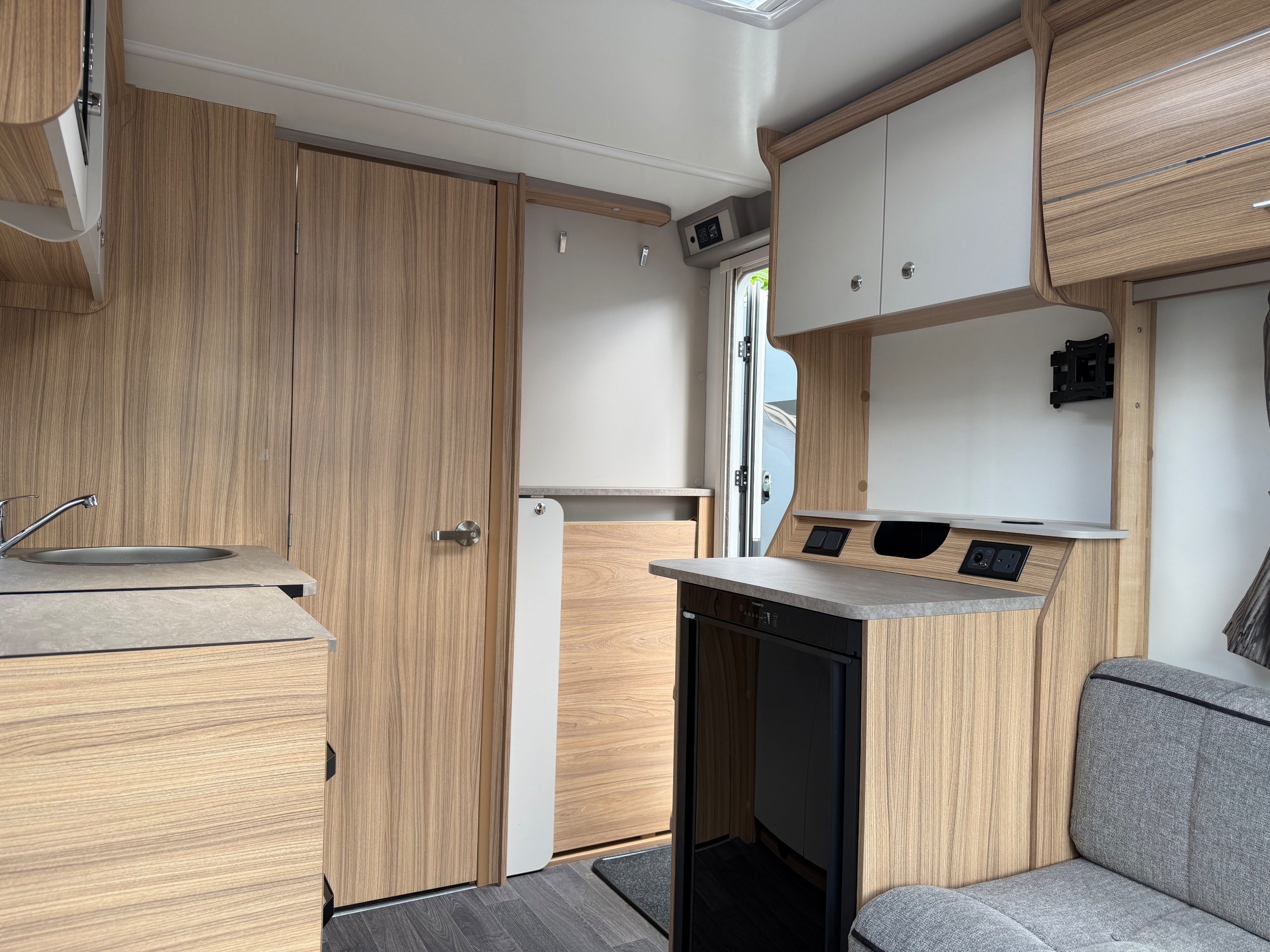 2025 Bailey Phoenix GT75 420